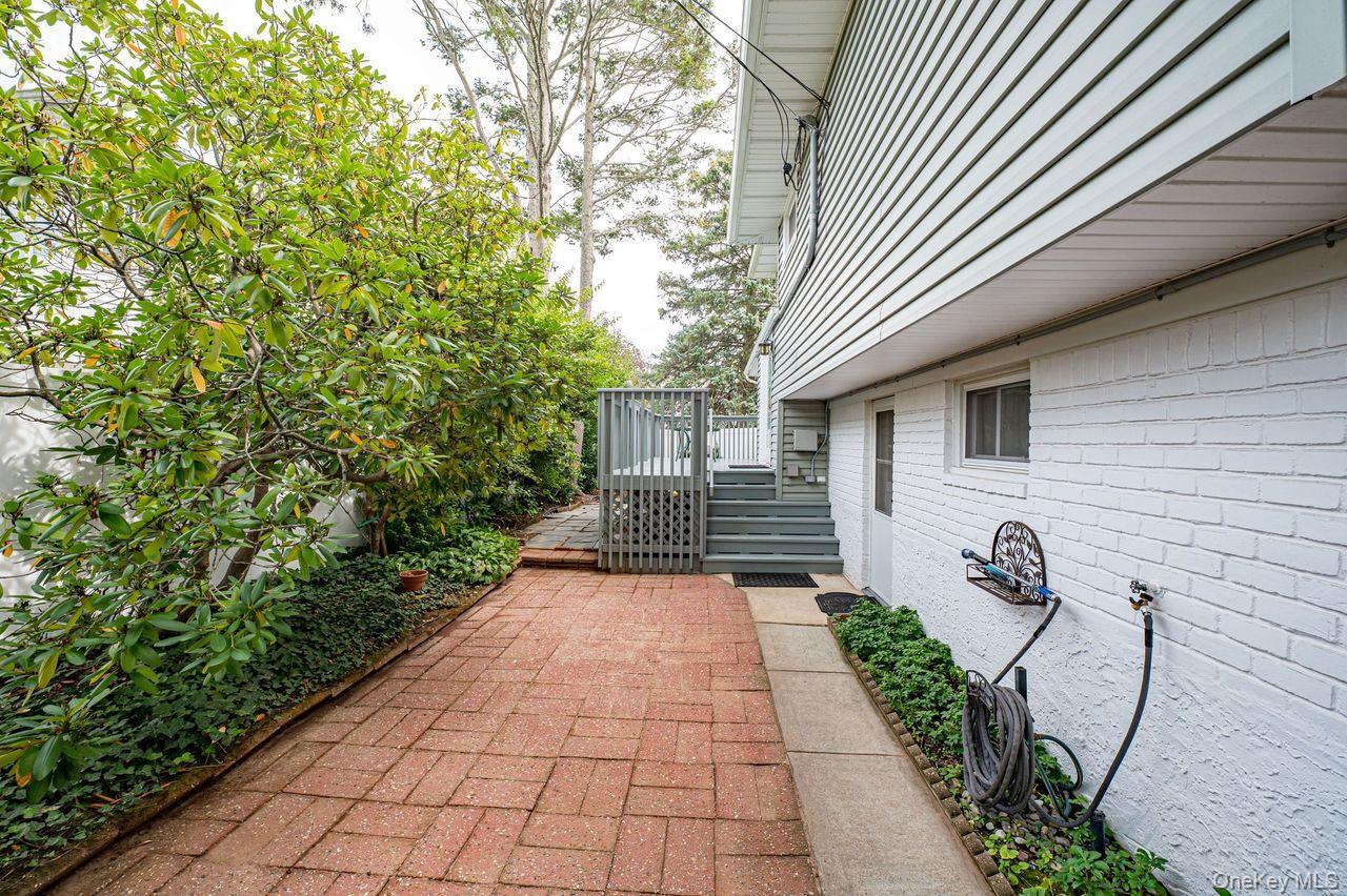 28 Halcourt Drive, Plainview, NY 11803