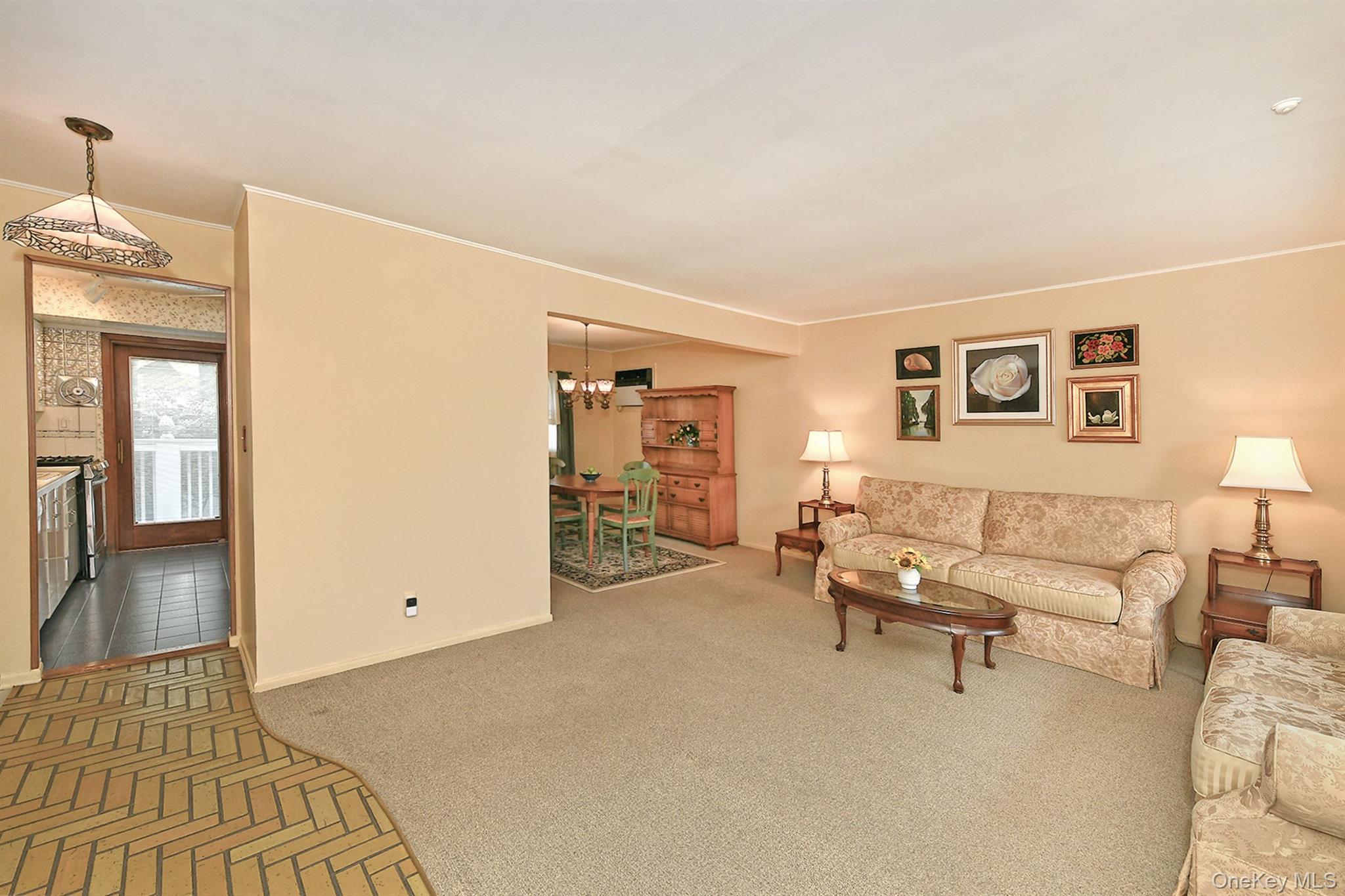 28 Halcourt Drive, Plainview, NY 11803