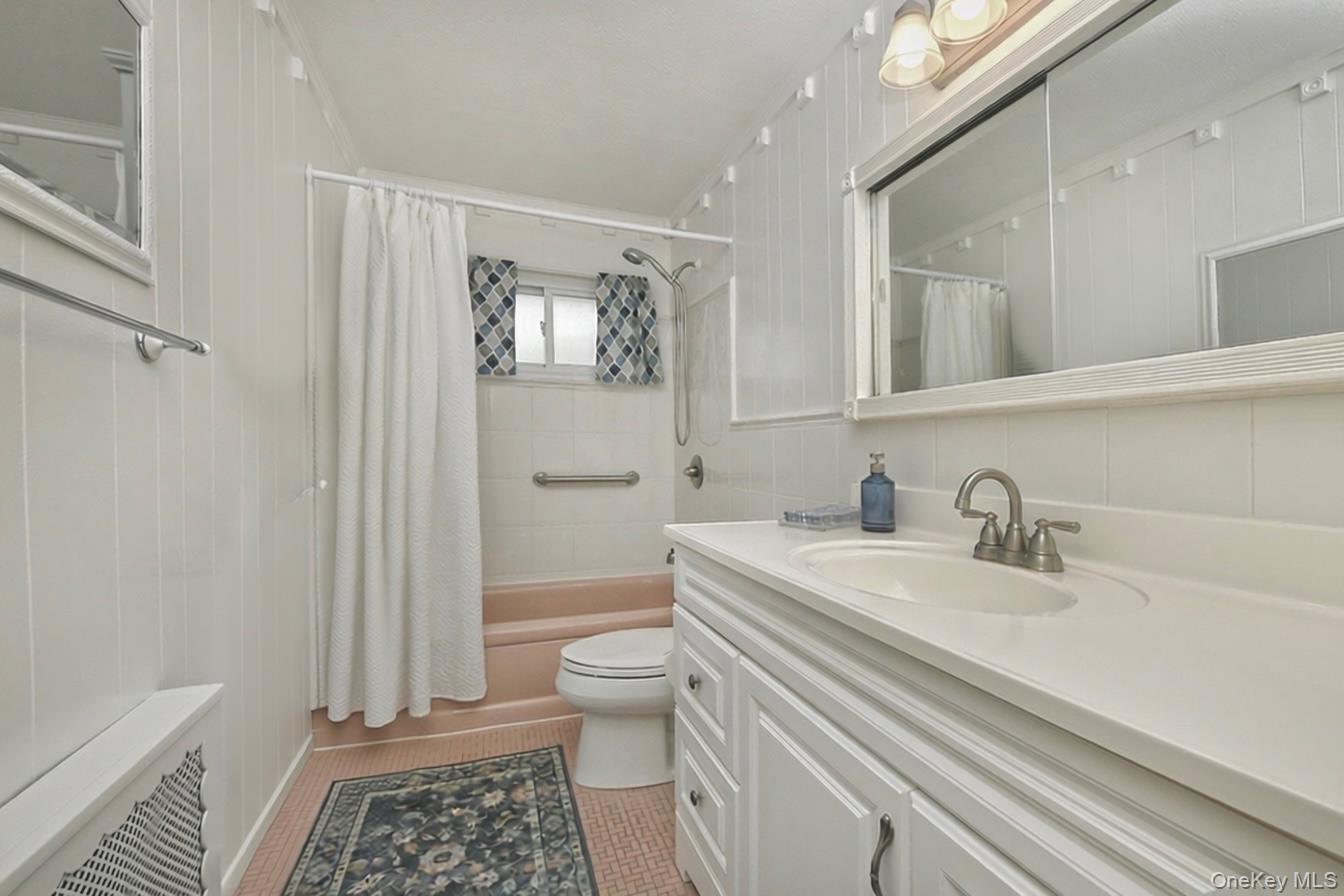 28 Halcourt Drive, Plainview, NY 11803