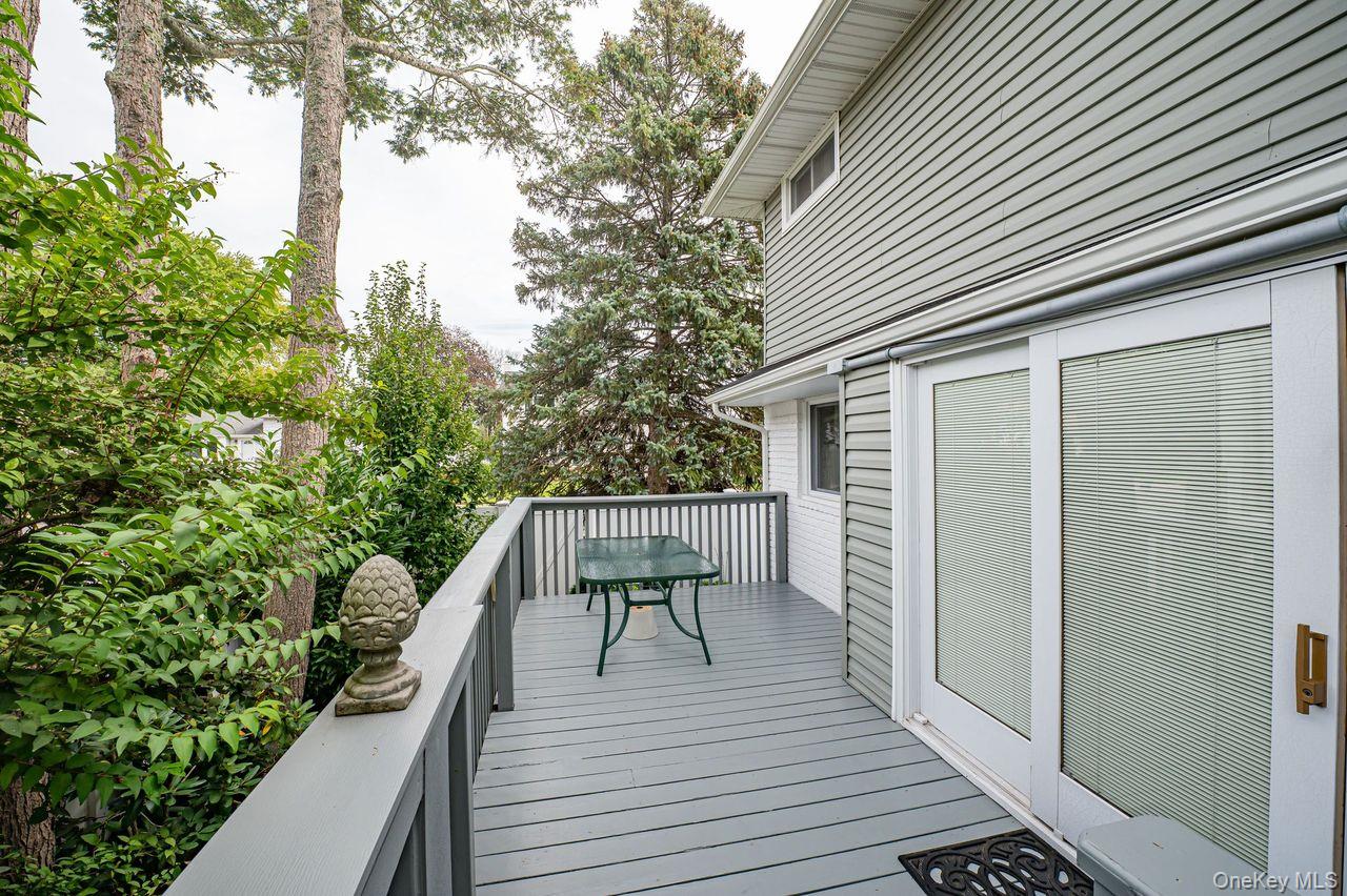 28 Halcourt Drive, Plainview, NY 11803