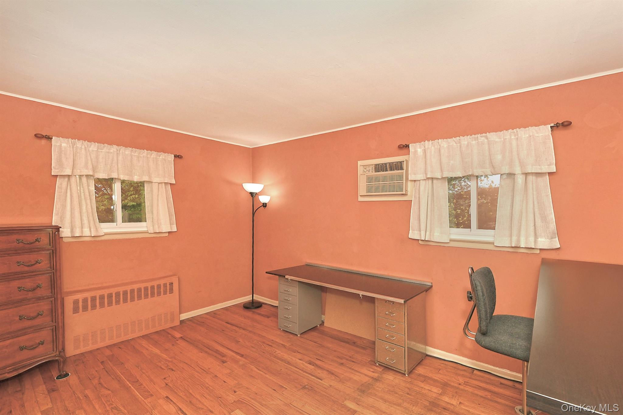 28 Halcourt Drive, Plainview, NY 11803