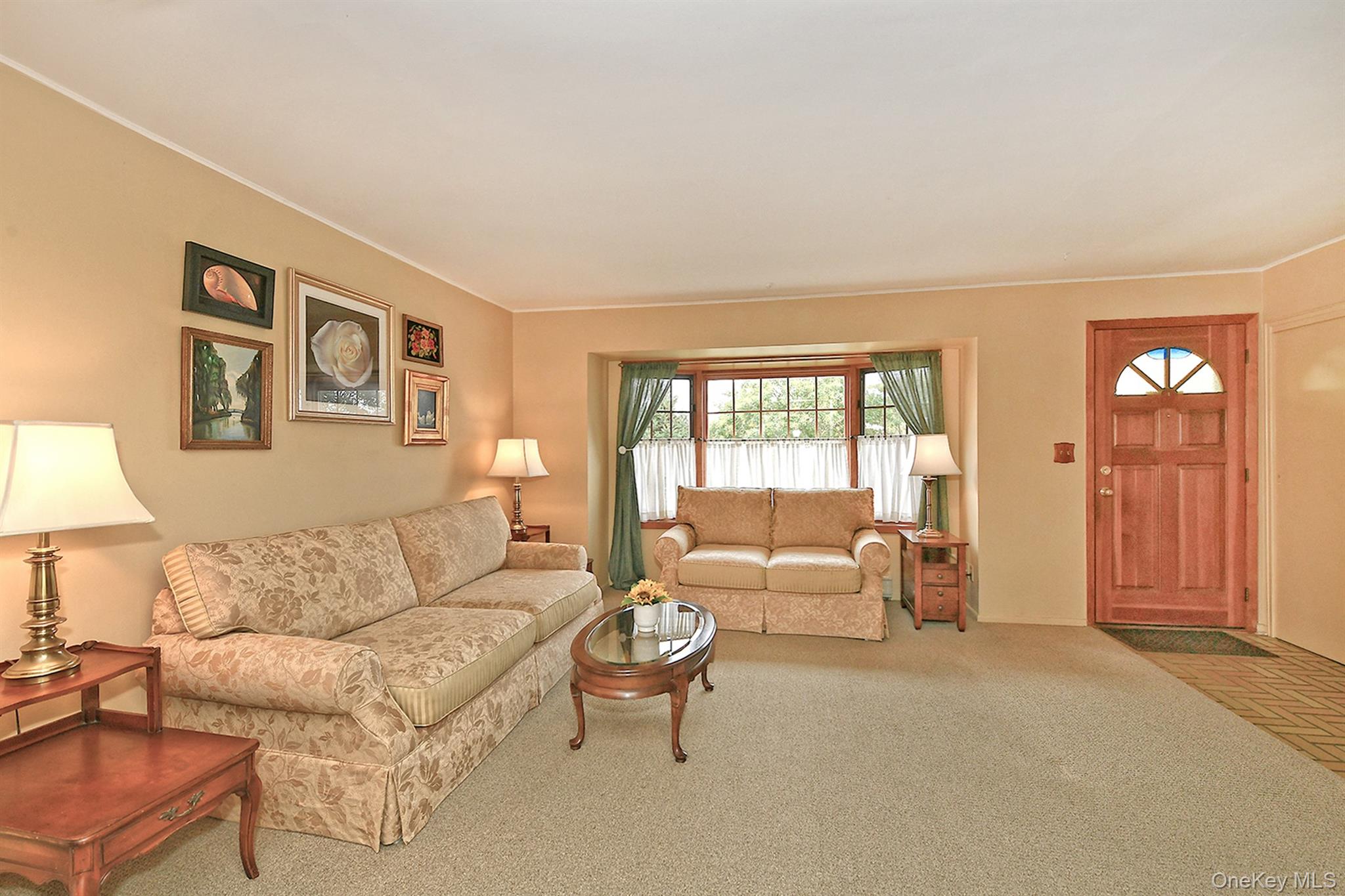 28 Halcourt Drive, Plainview, NY 11803