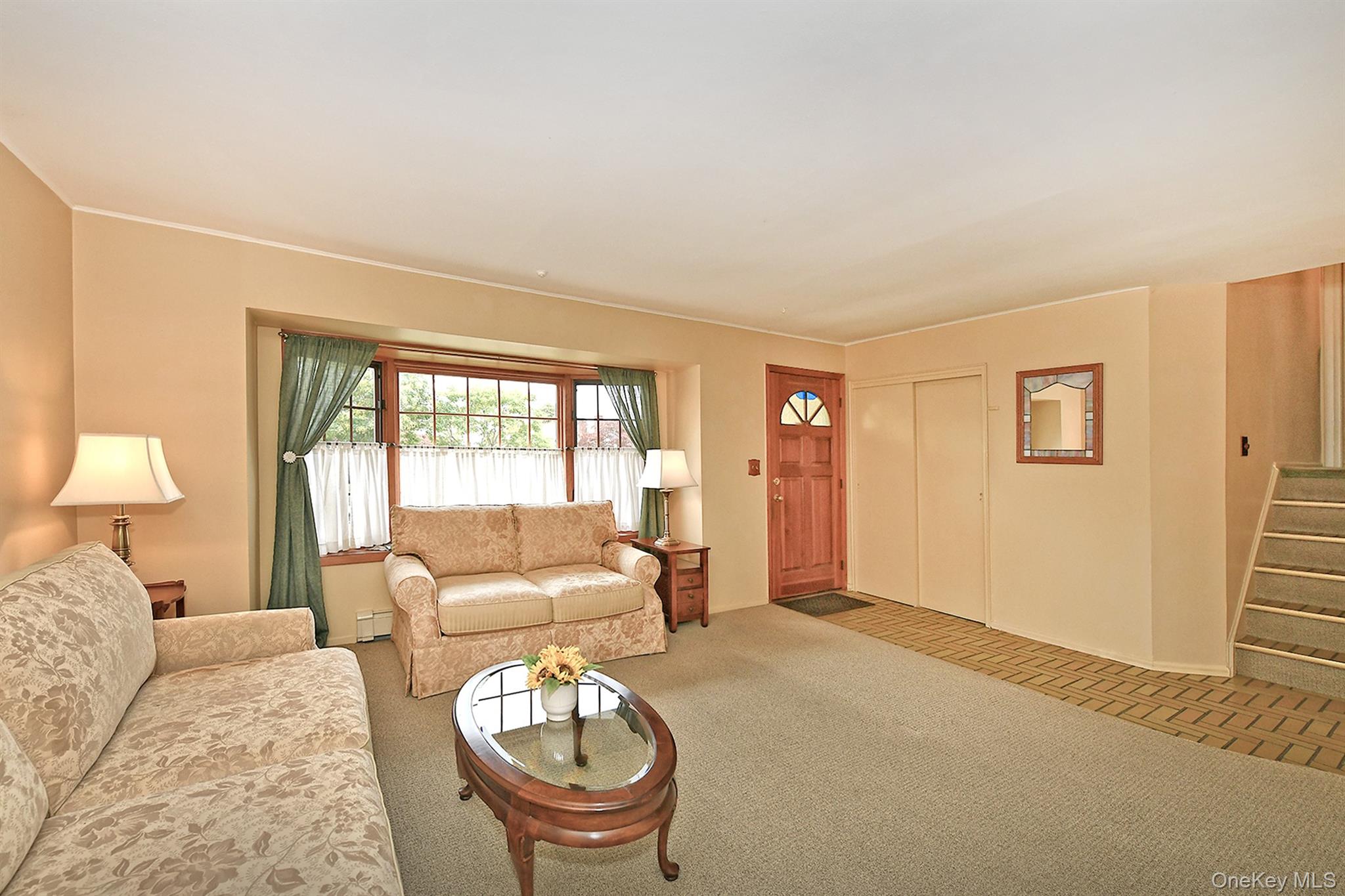 28 Halcourt Drive, Plainview, NY 11803