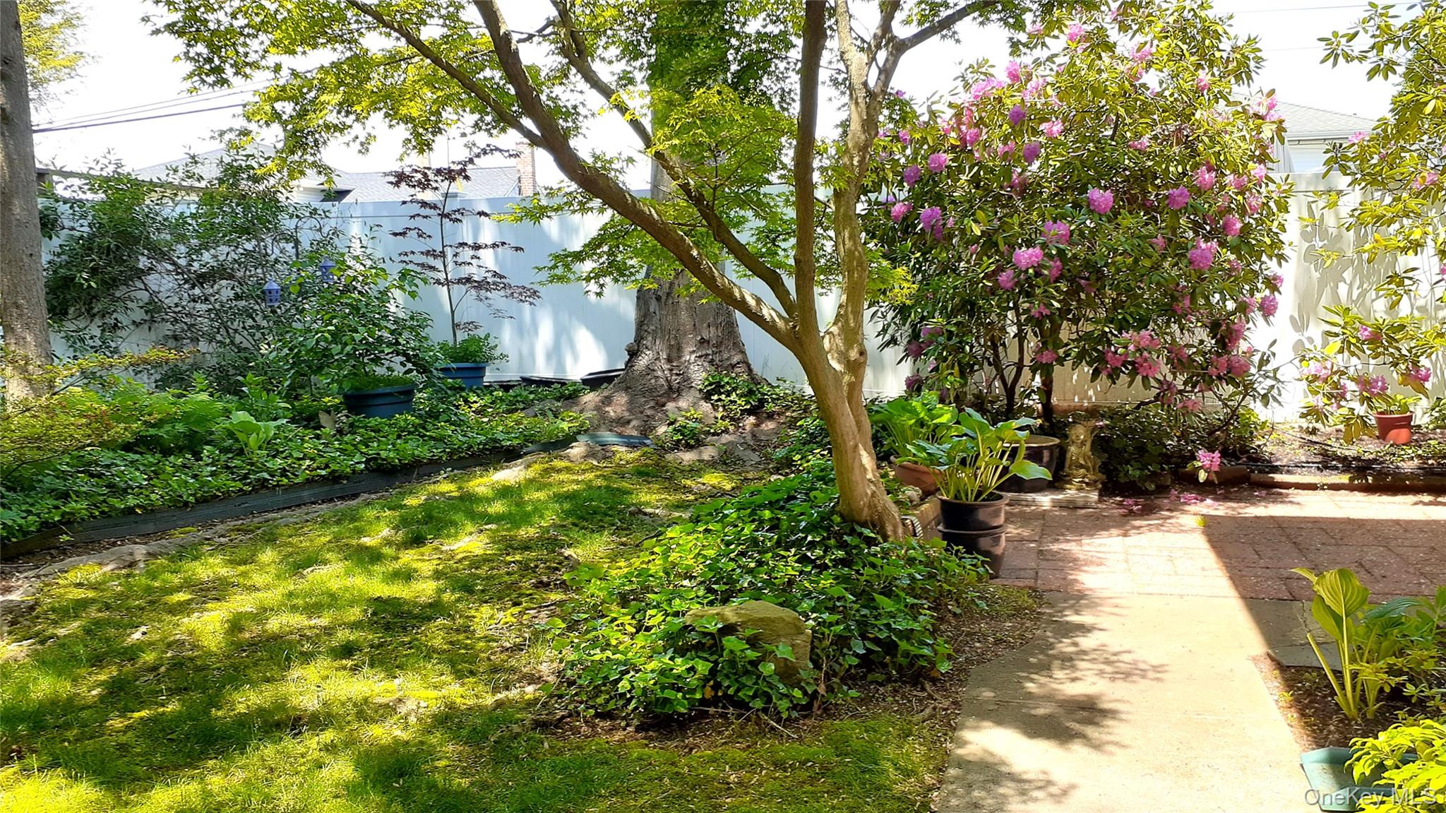 28 Halcourt Drive, Plainview, NY 11803