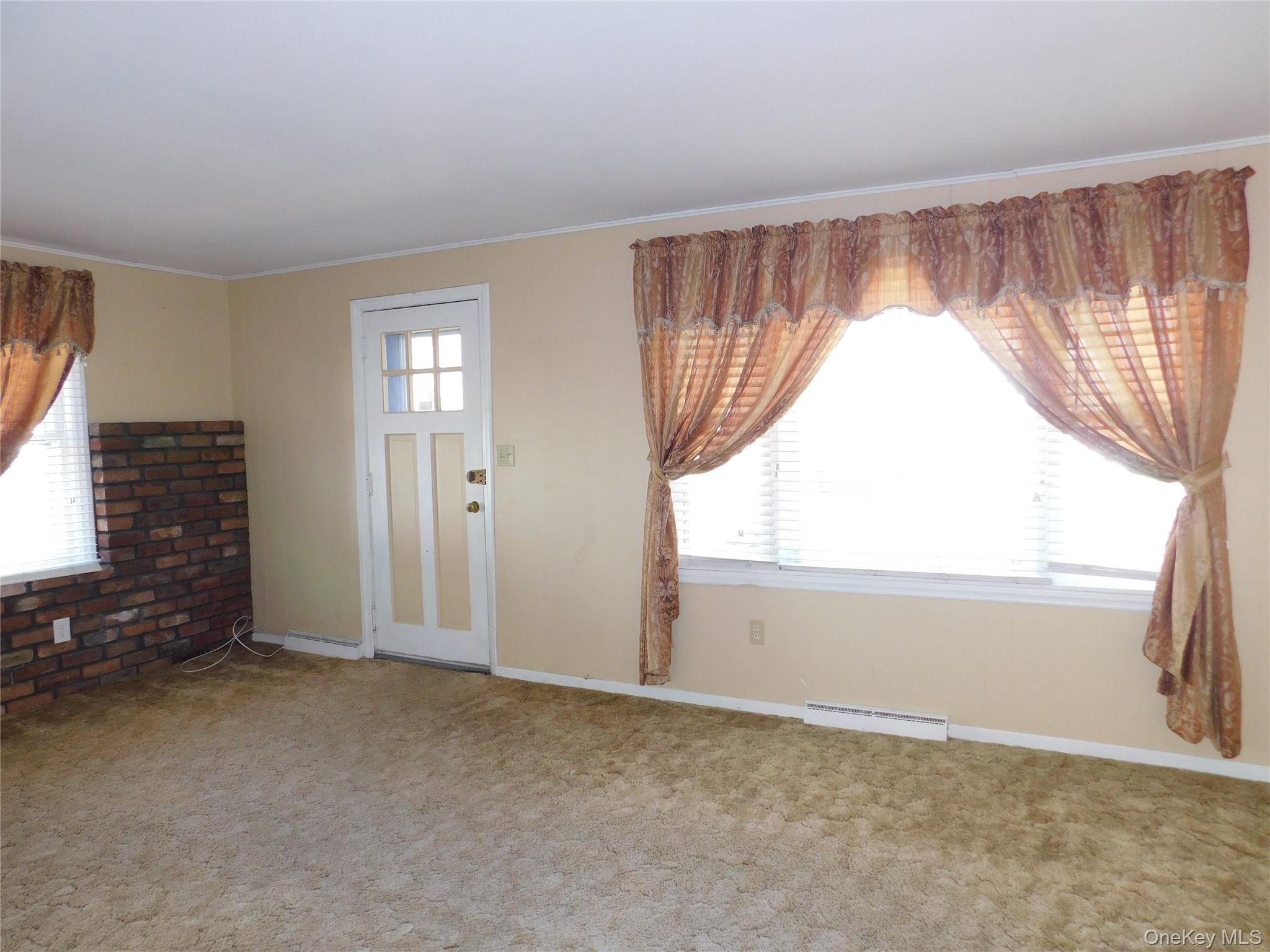 15 Dewitt St, Ellenville, NY 12428