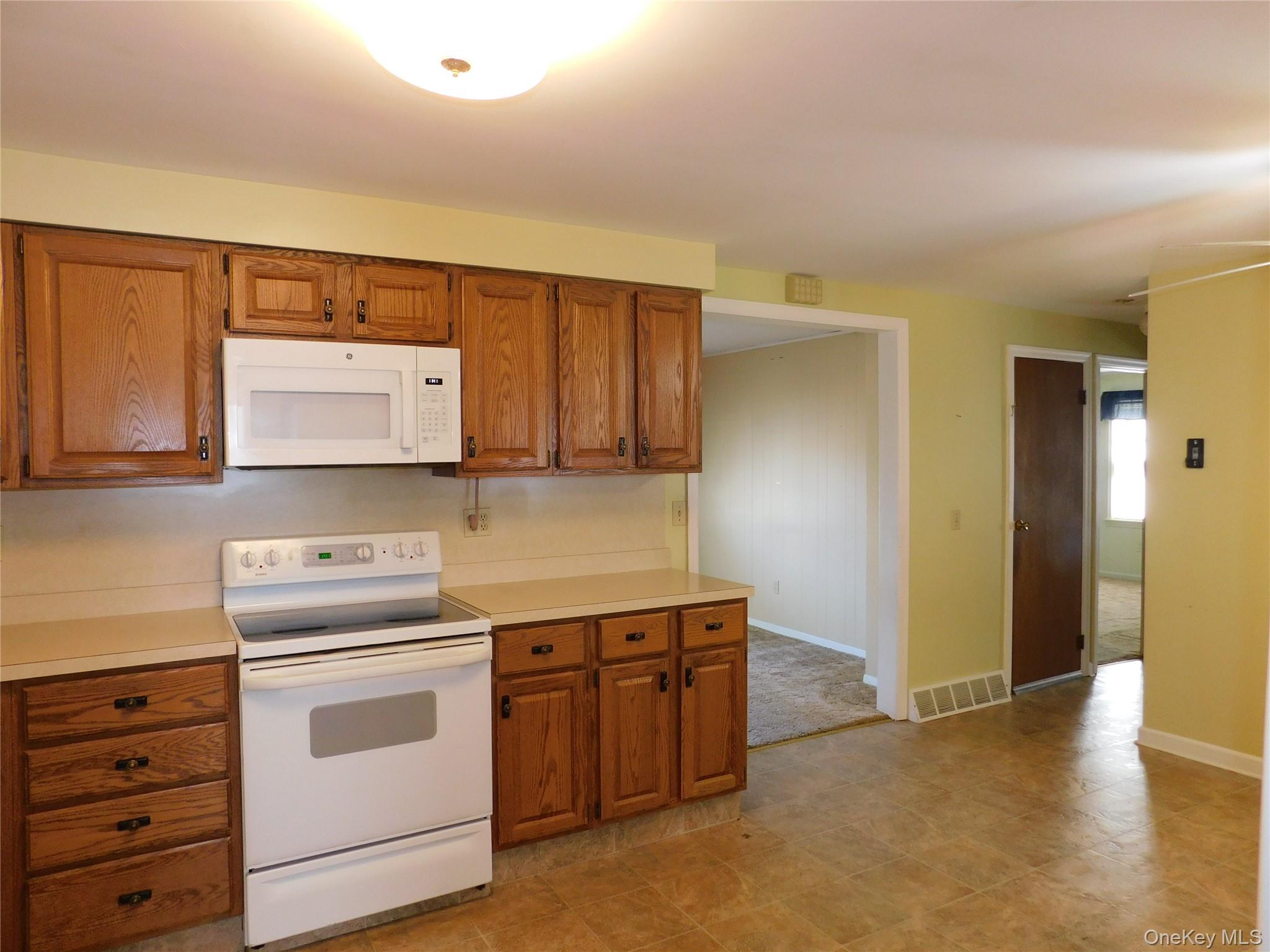 15 Dewitt St, Ellenville, NY 12428