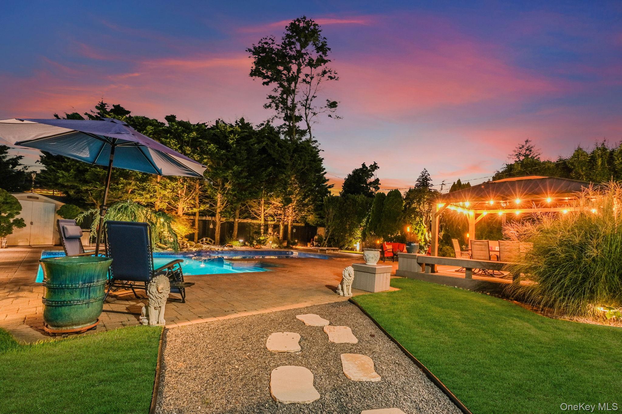 16 Dexter Lane, Kings Park, NY 11754