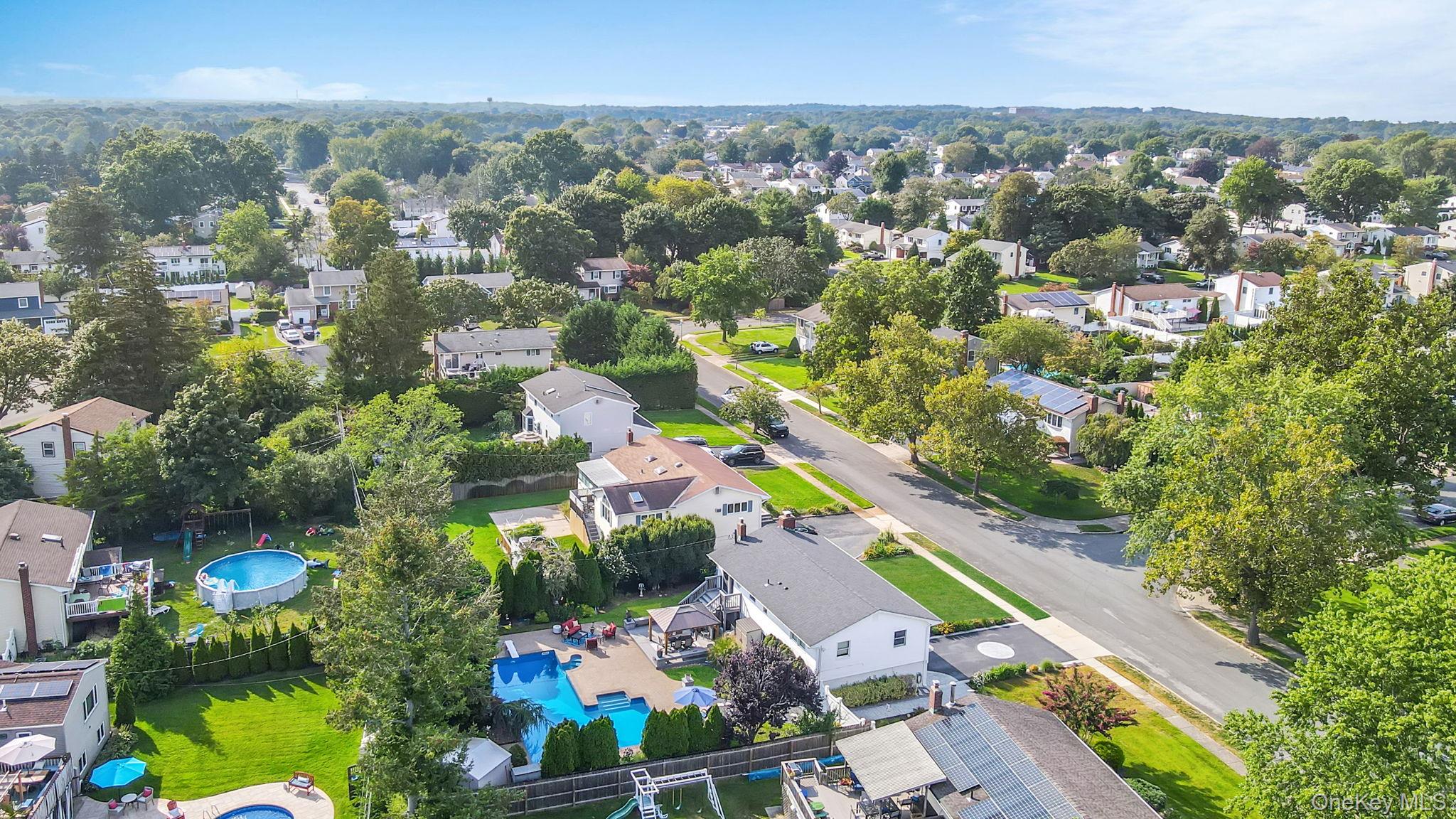 16 Dexter Lane, Kings Park, NY 11754