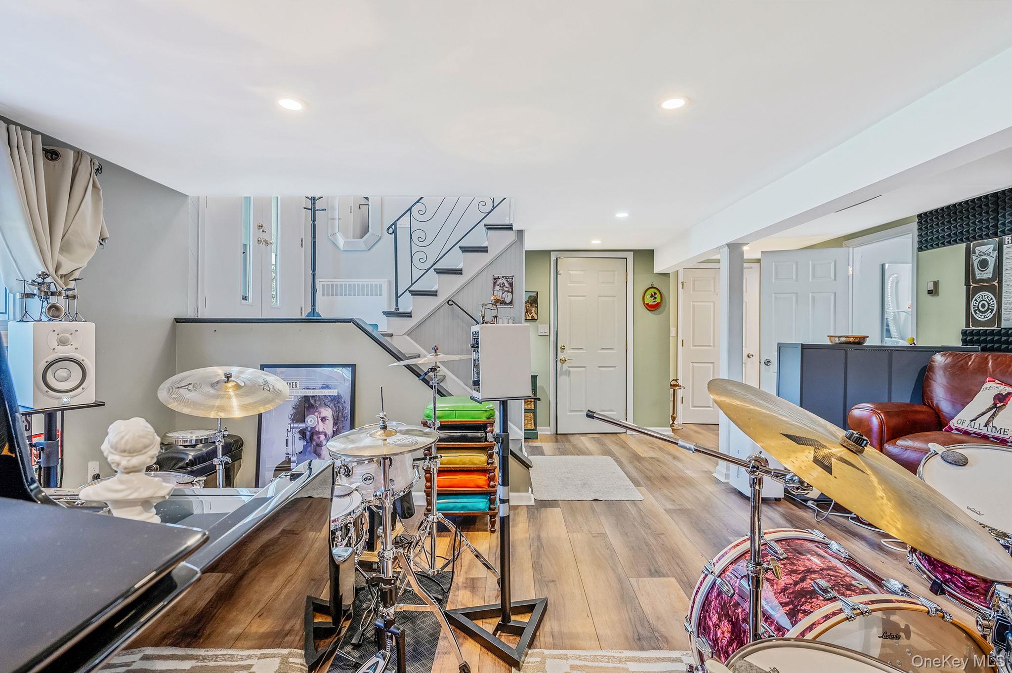 16 Dexter Lane, Kings Park, NY 11754