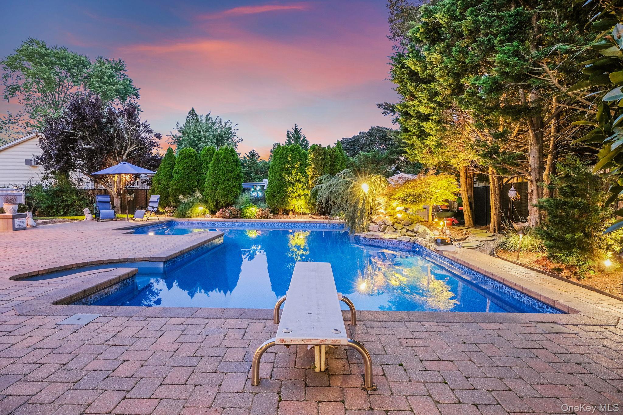 16 Dexter Lane, Kings Park, NY 11754