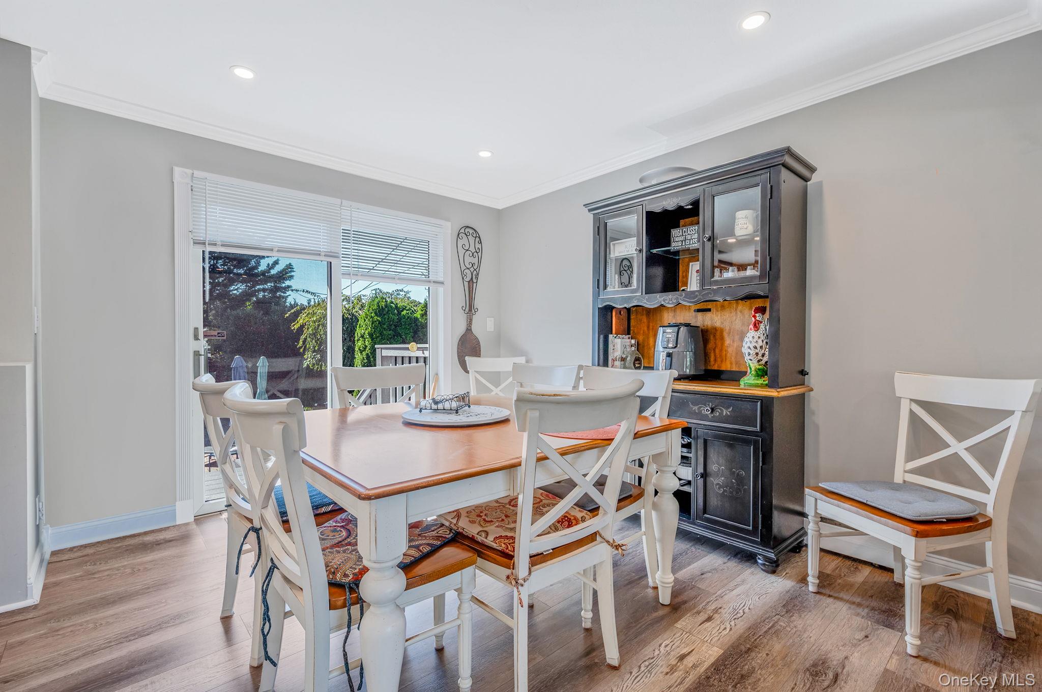 16 Dexter Lane, Kings Park, NY 11754