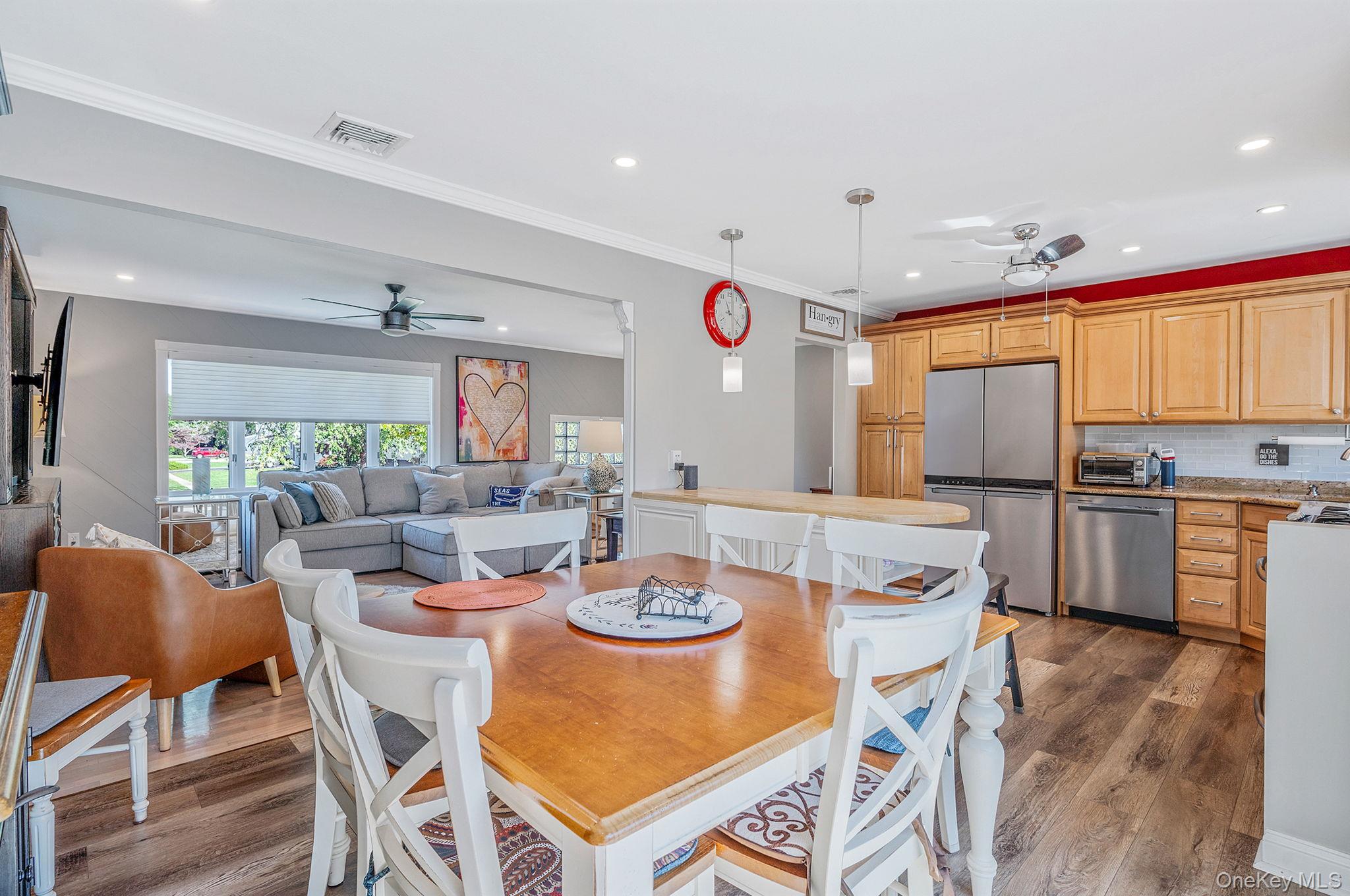 16 Dexter Lane, Kings Park, NY 11754