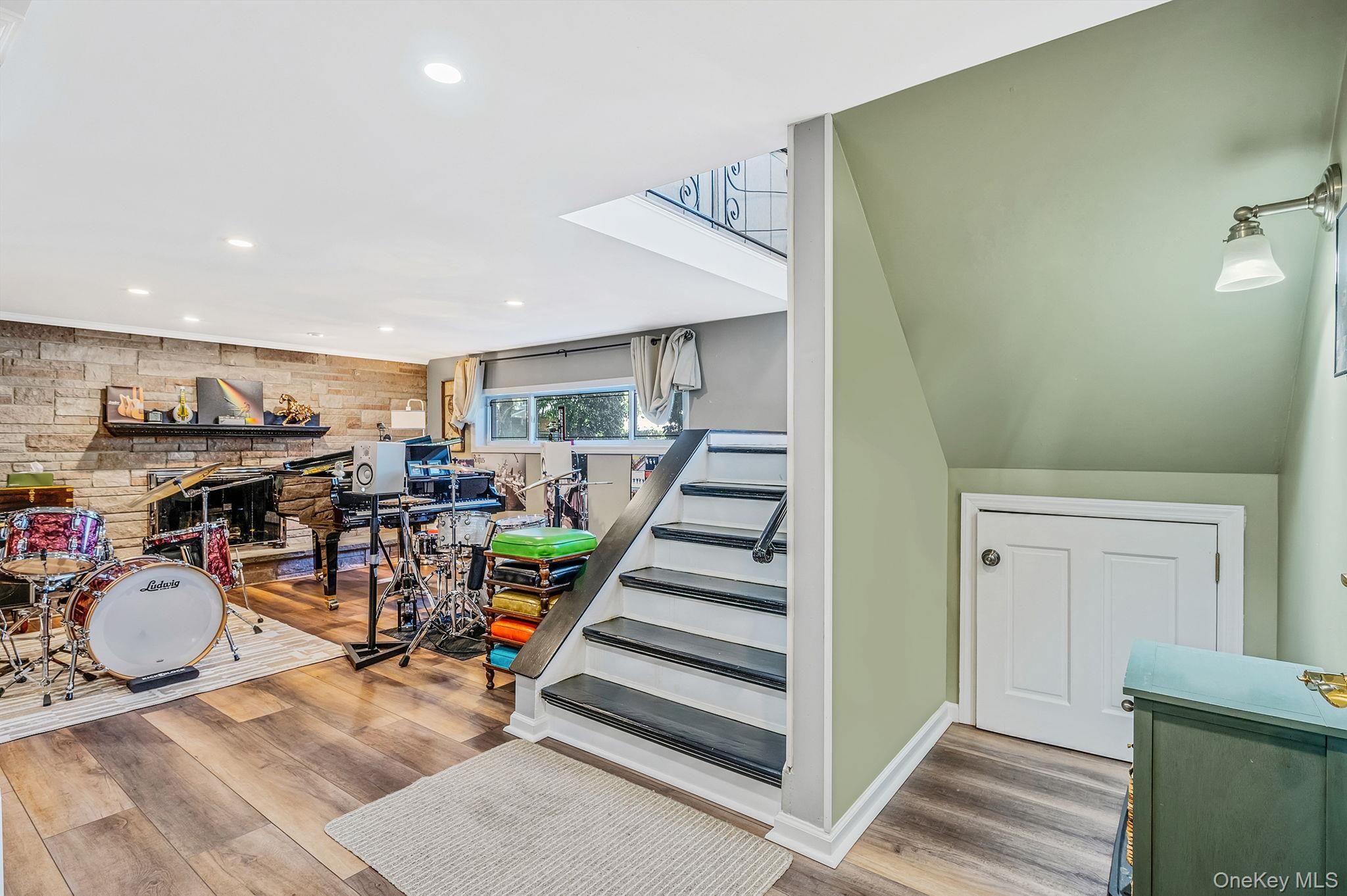 16 Dexter Lane, Kings Park, NY 11754