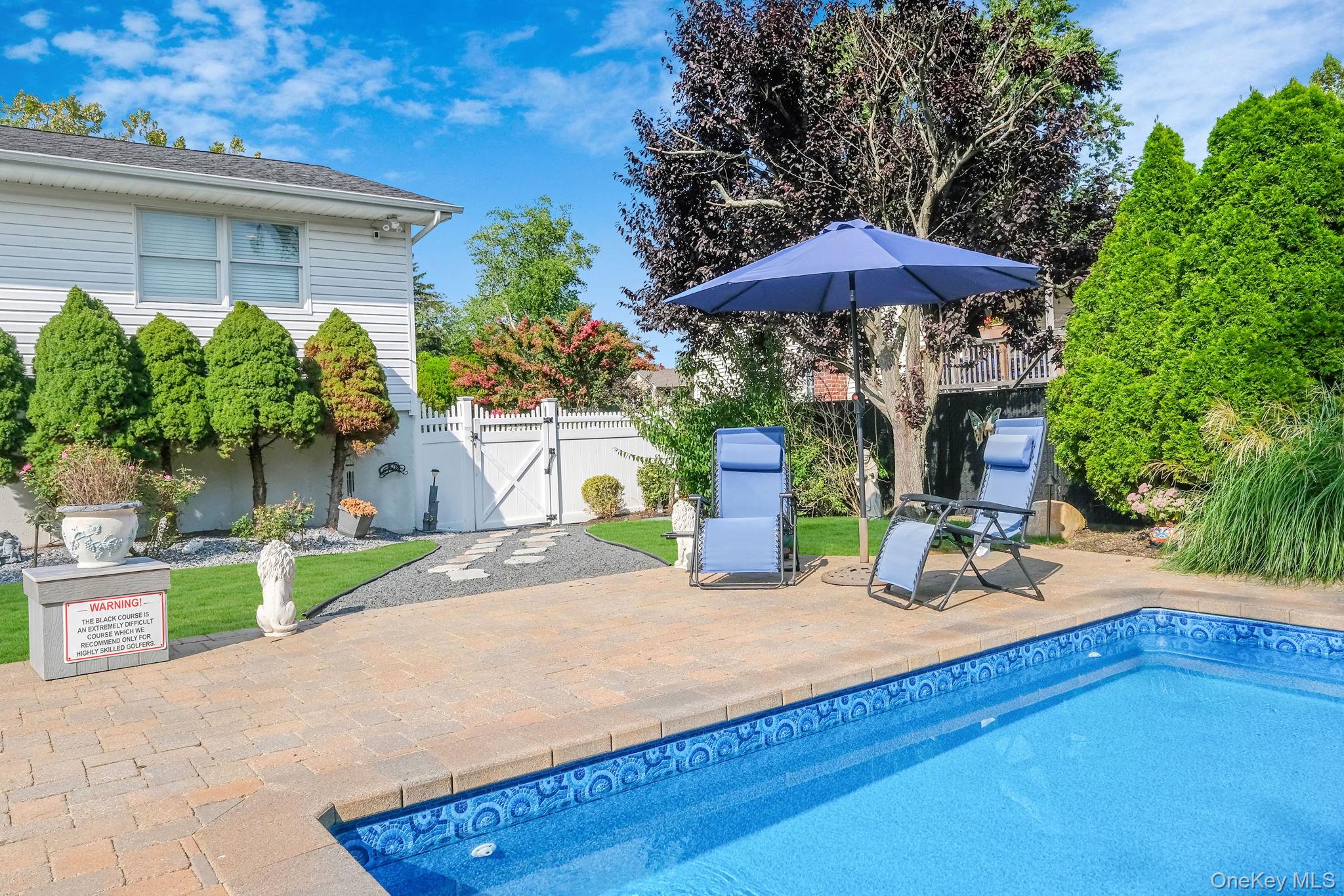 16 Dexter Lane, Kings Park, NY 11754