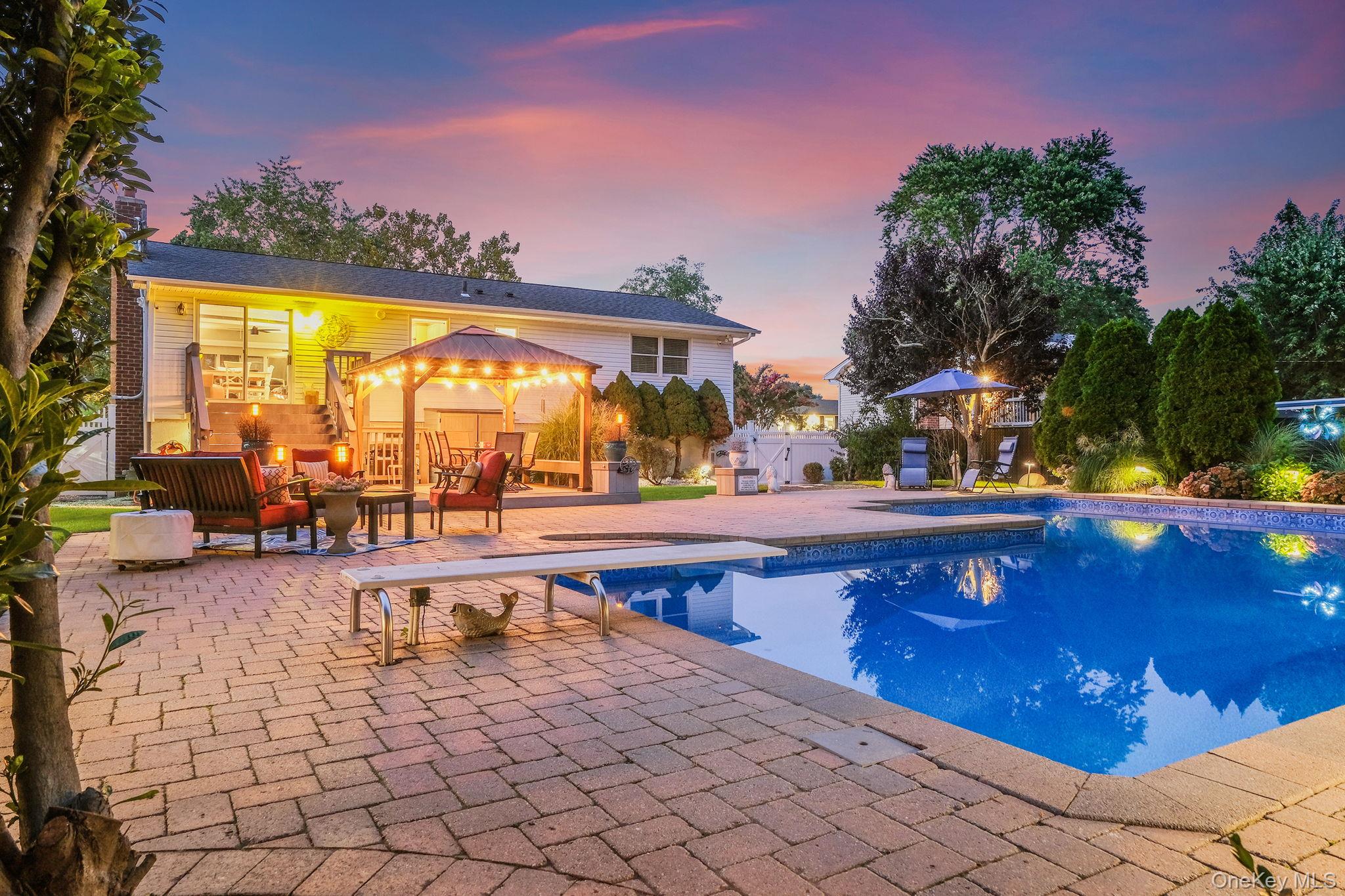 16 Dexter Lane, Kings Park, NY 11754