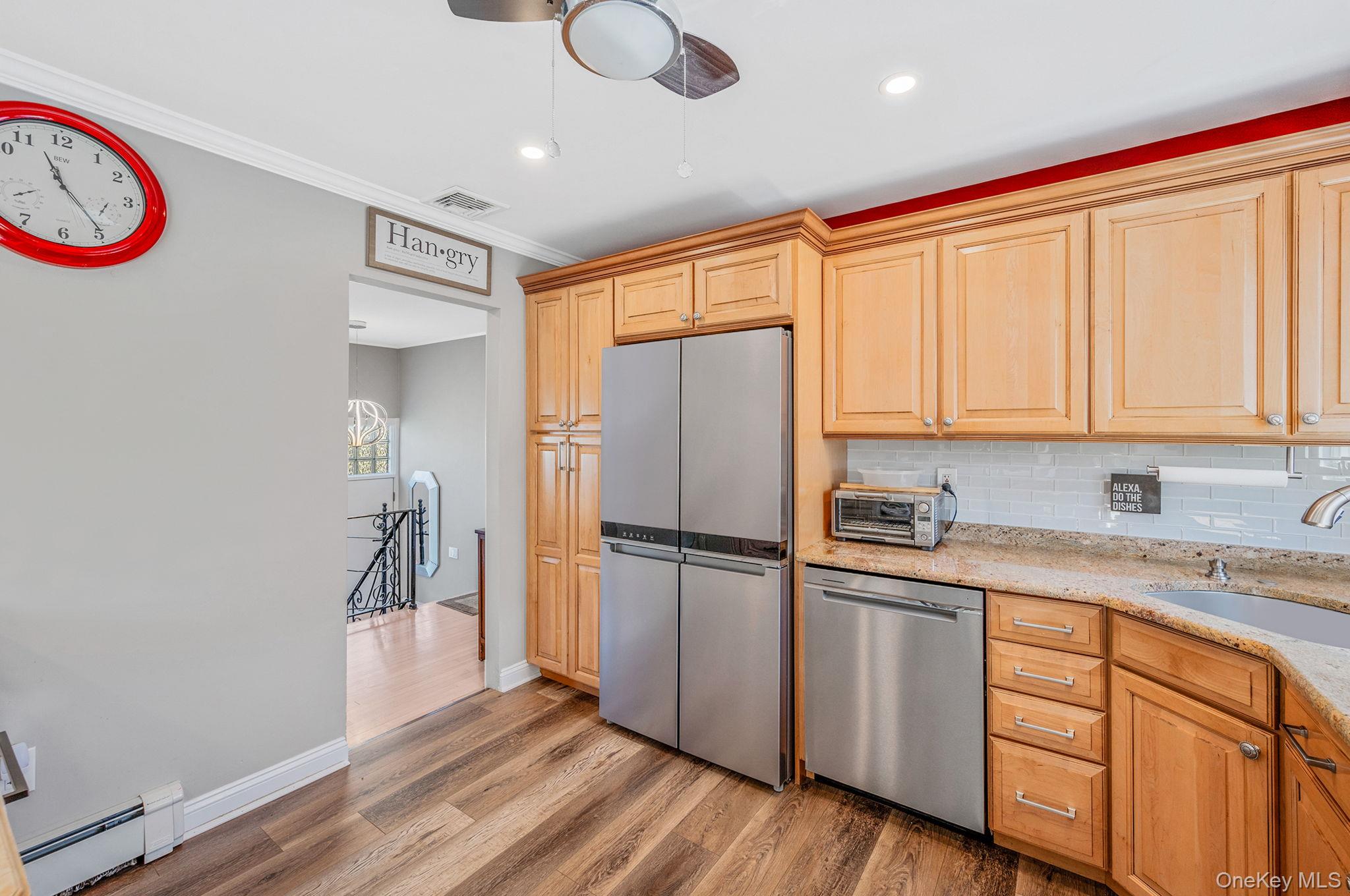 16 Dexter Lane, Kings Park, NY 11754