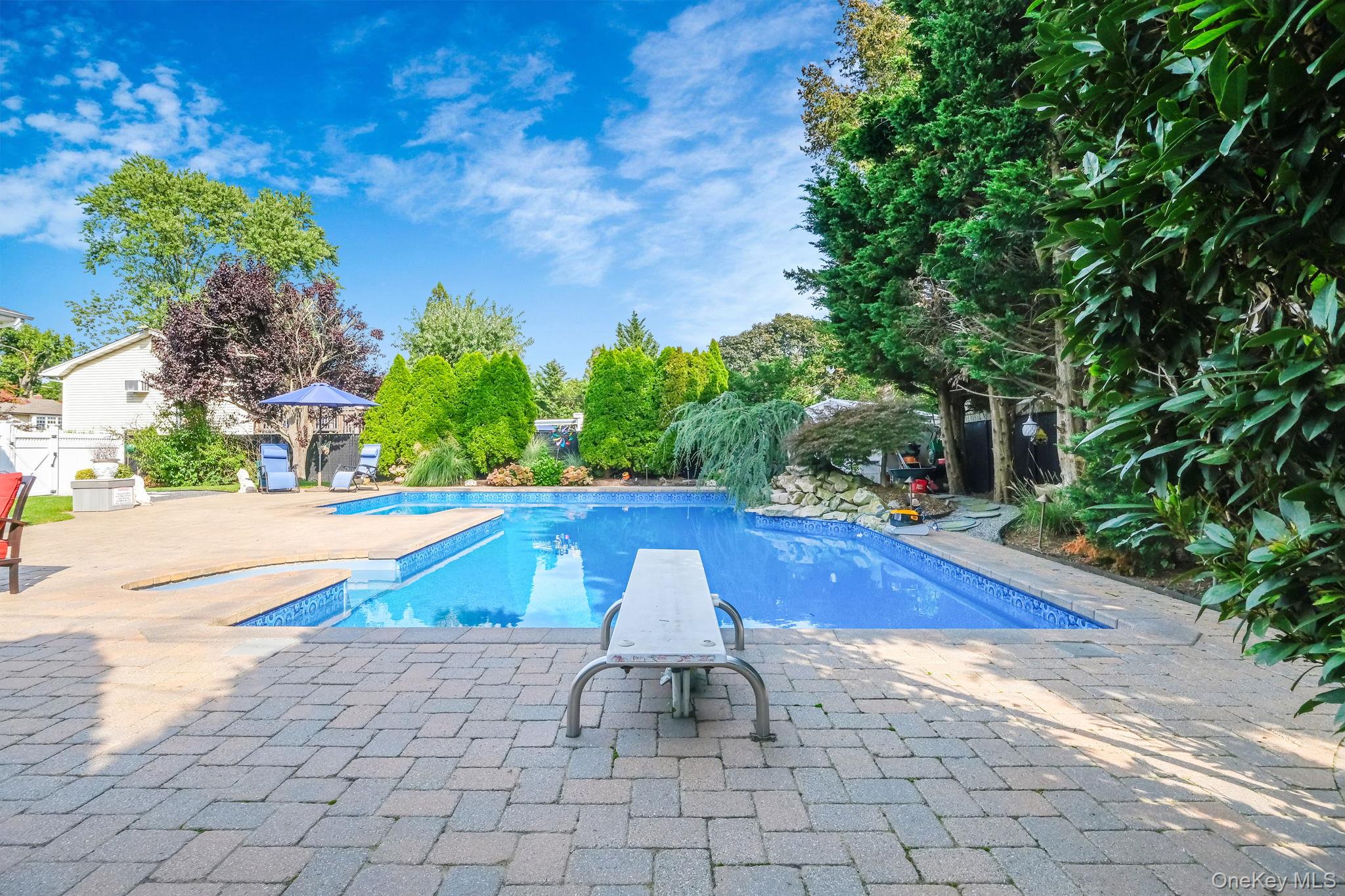 16 Dexter Lane, Kings Park, NY 11754