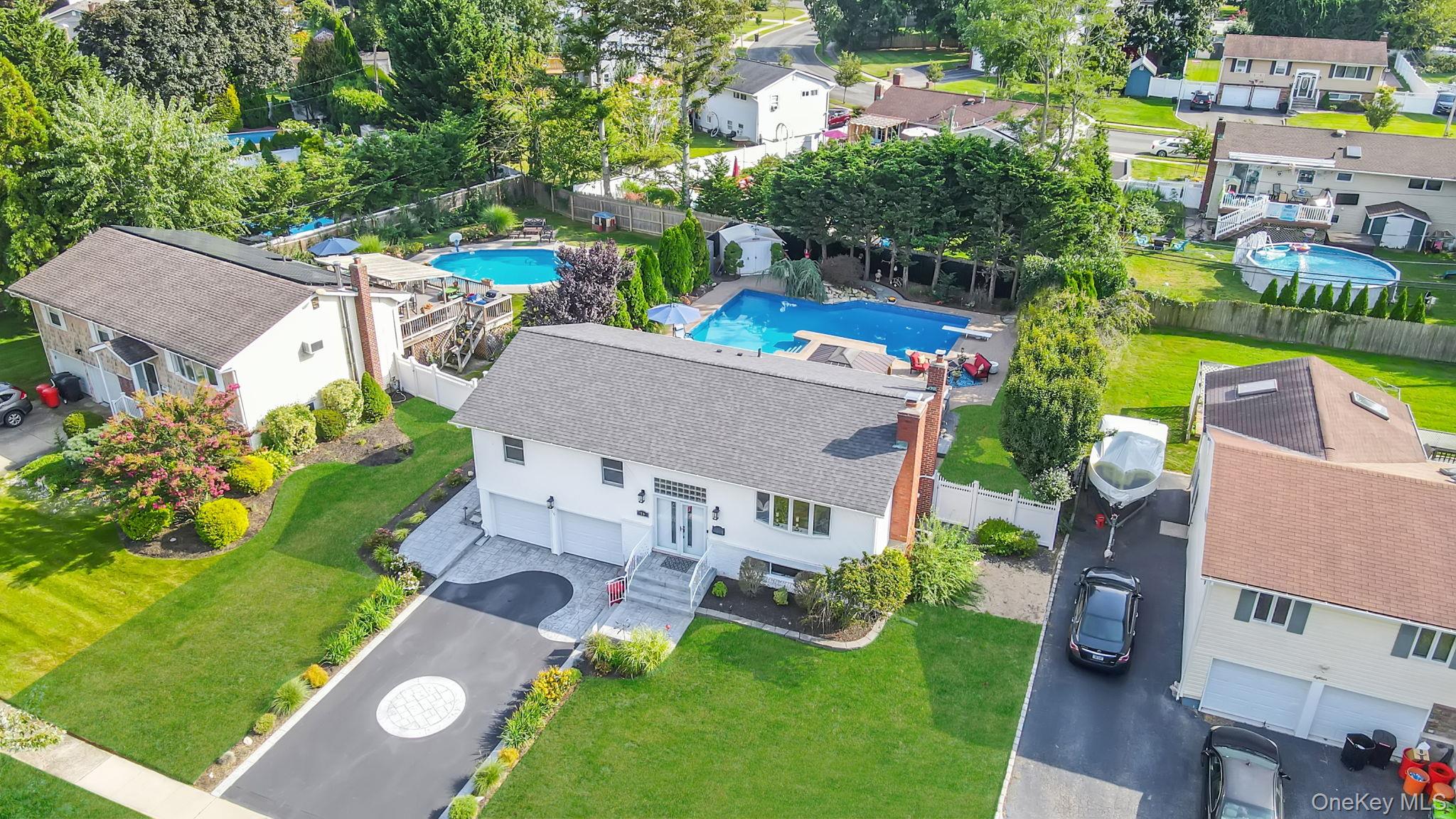 16 Dexter Lane, Kings Park, NY 11754