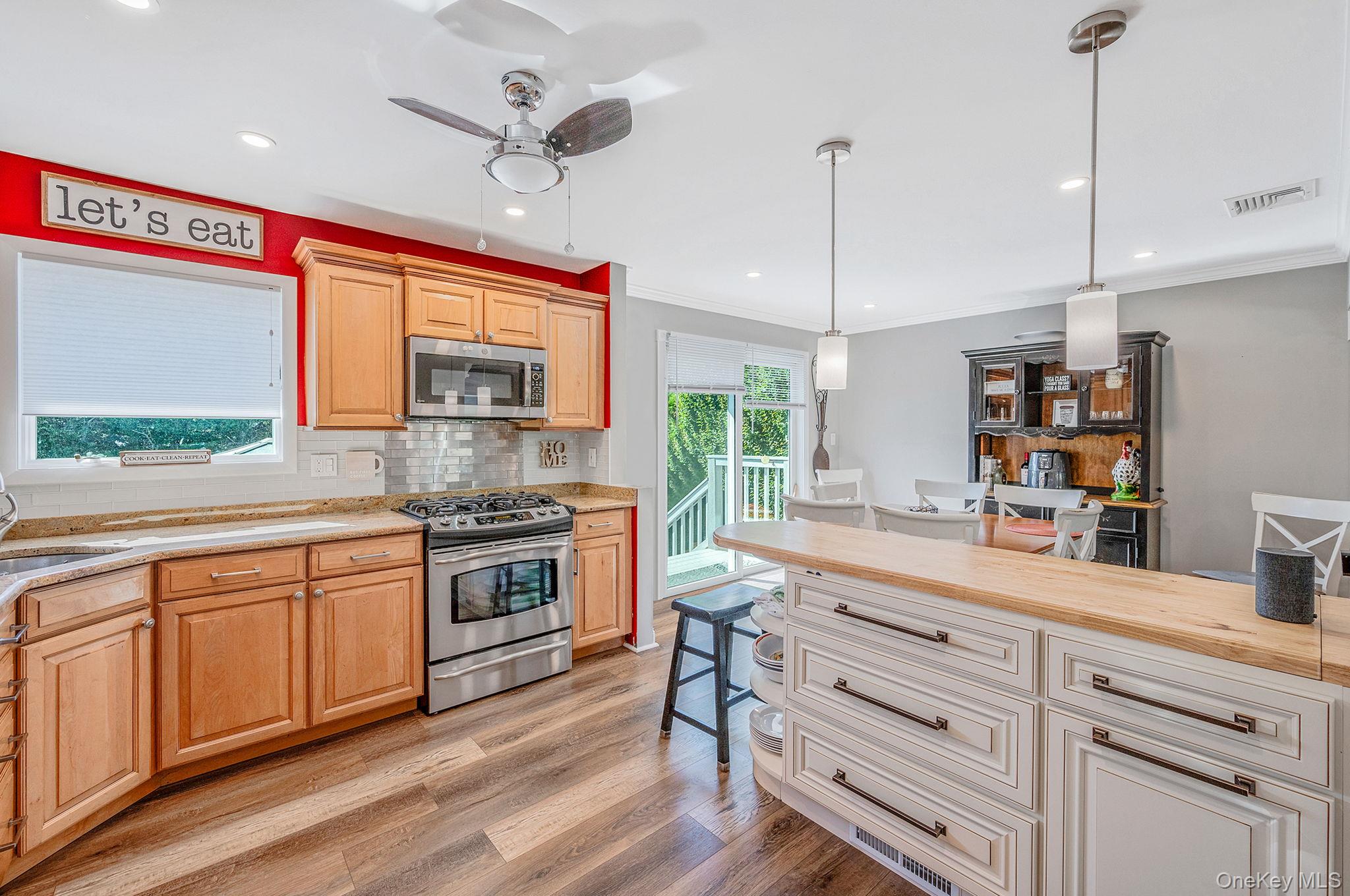 16 Dexter Lane, Kings Park, NY 11754