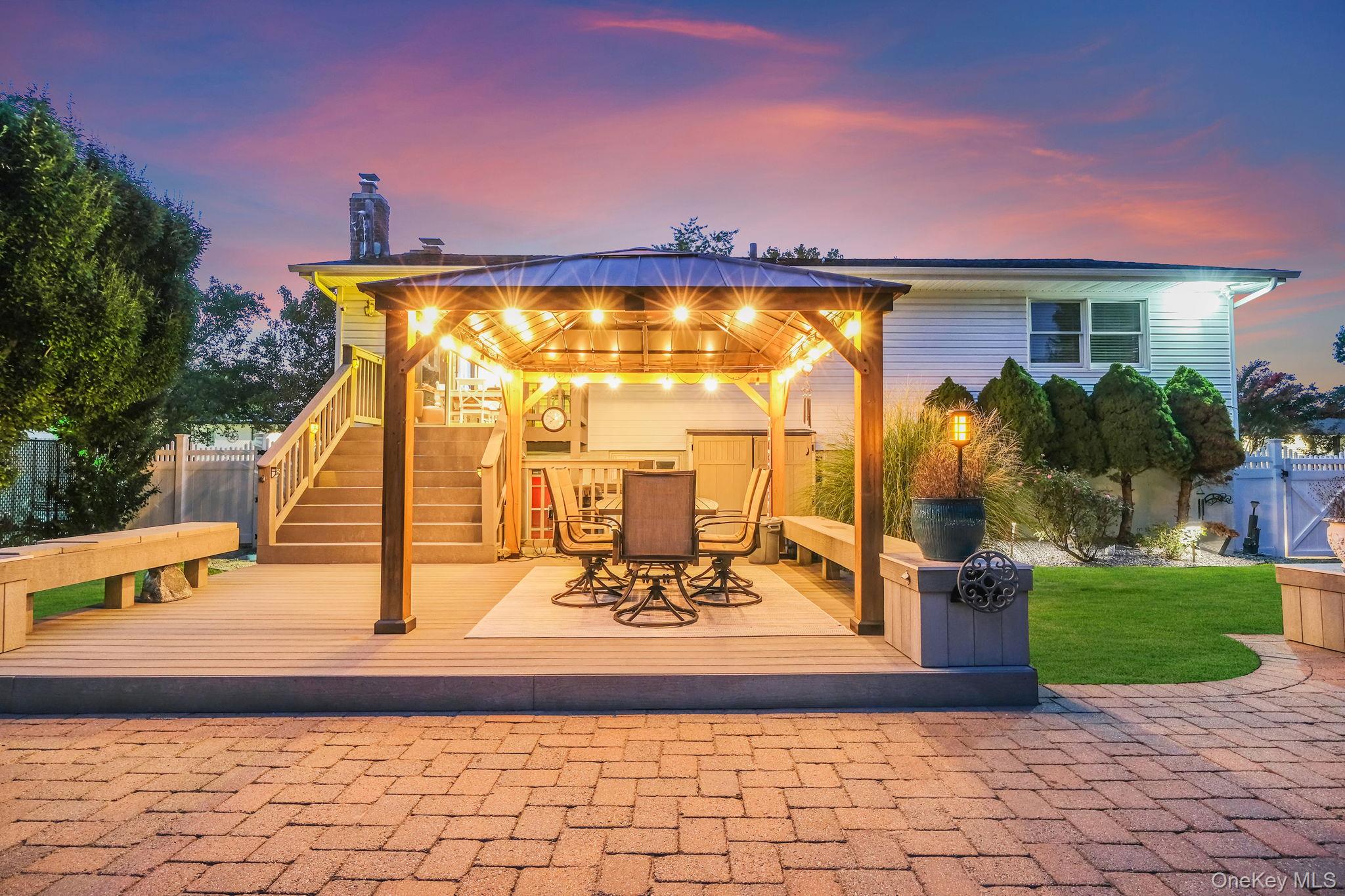 16 Dexter Lane, Kings Park, NY 11754