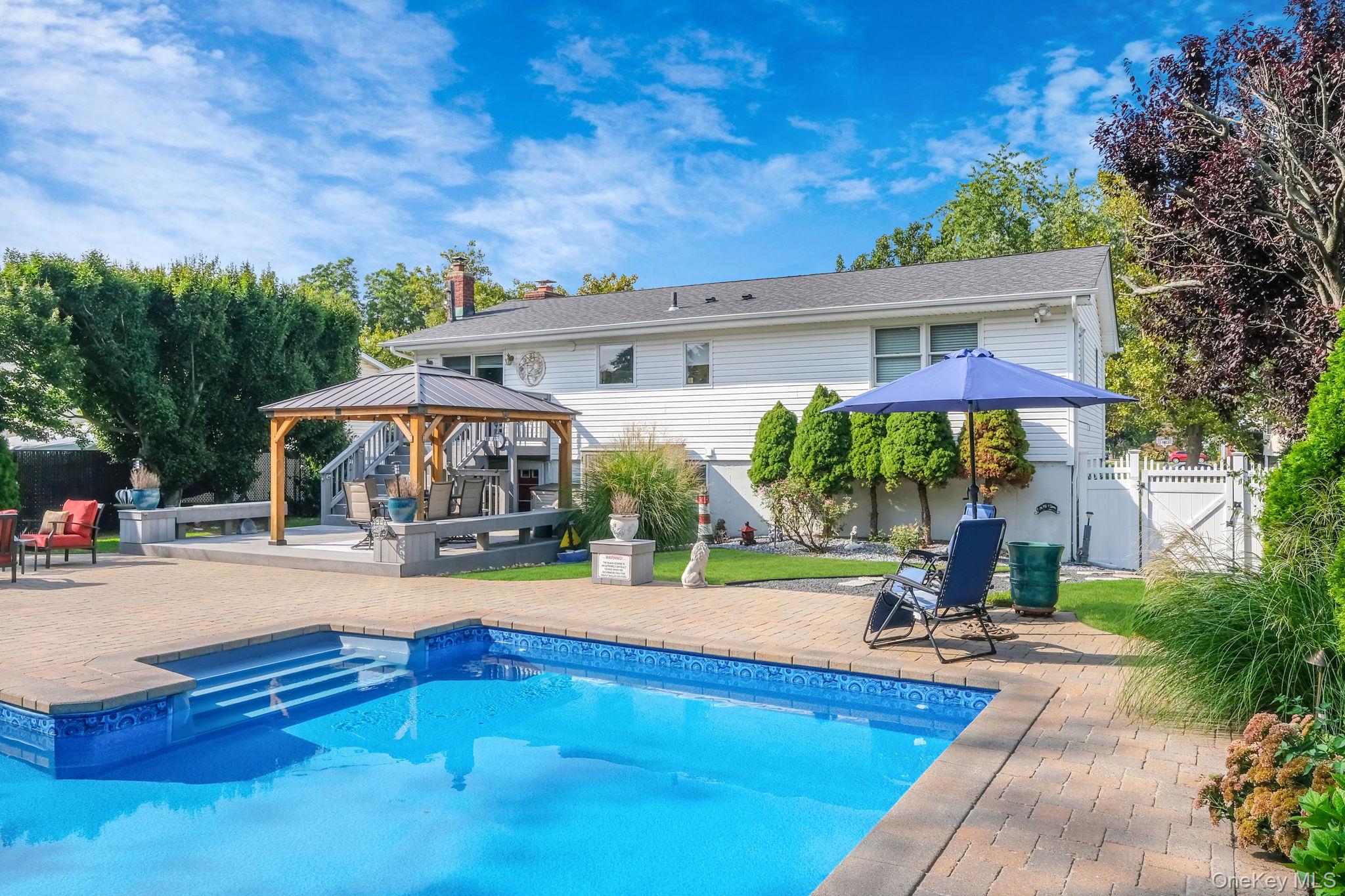 16 Dexter Lane, Kings Park, NY 11754