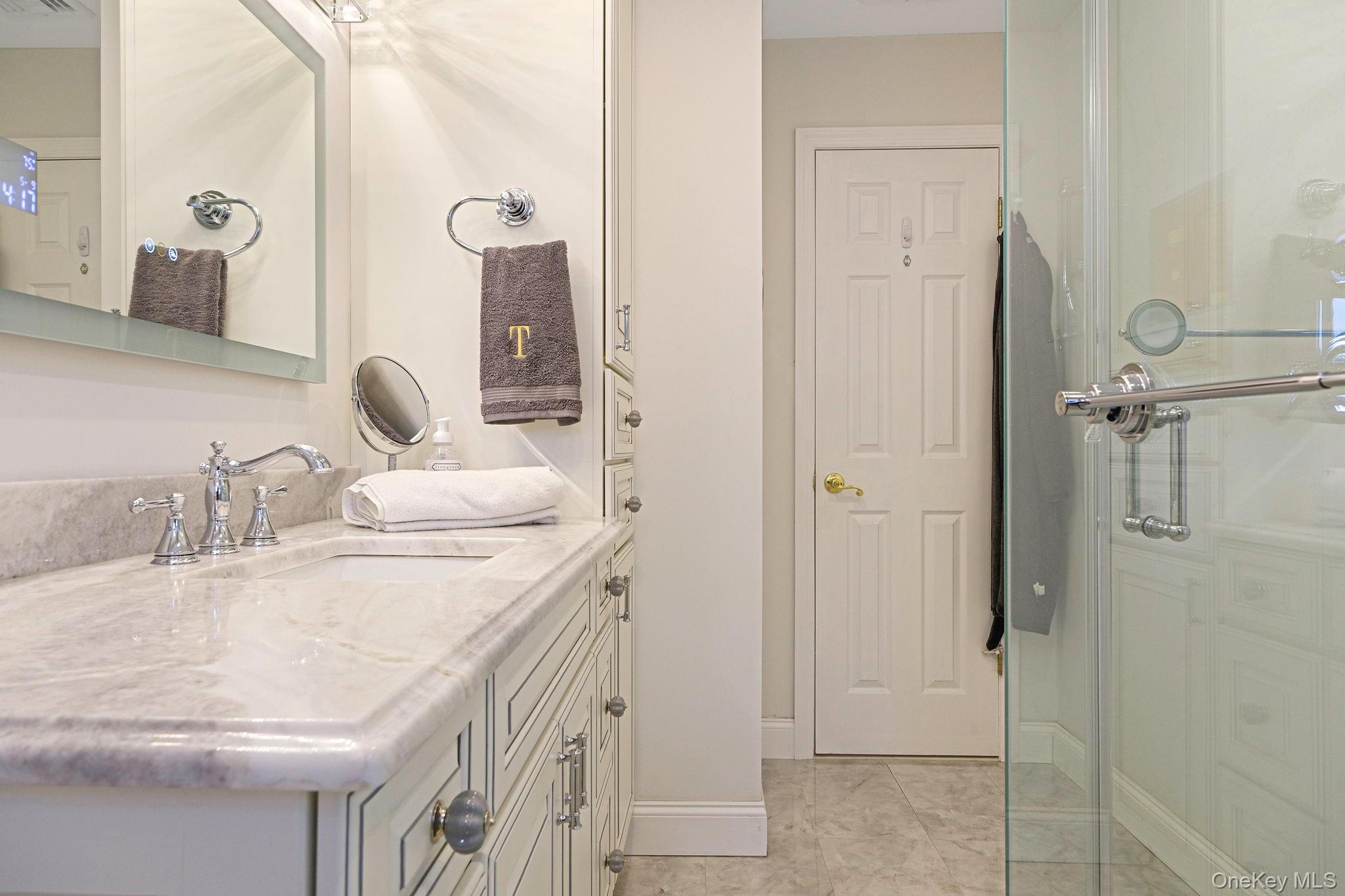 16 Dexter Lane, Kings Park, NY 11754