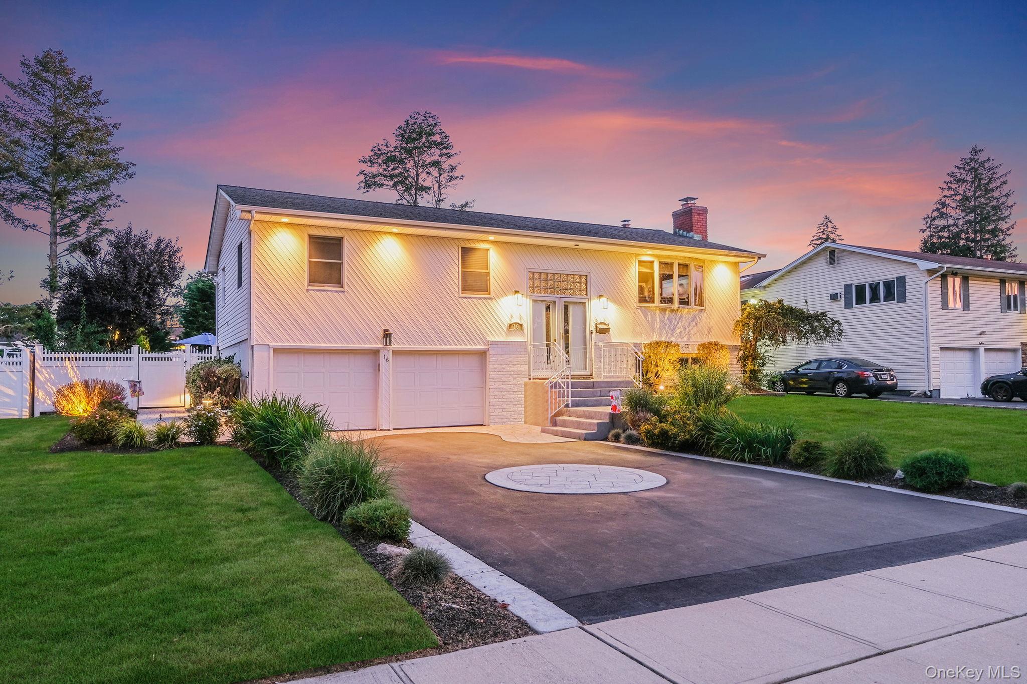 16 Dexter Lane, Kings Park, NY 11754