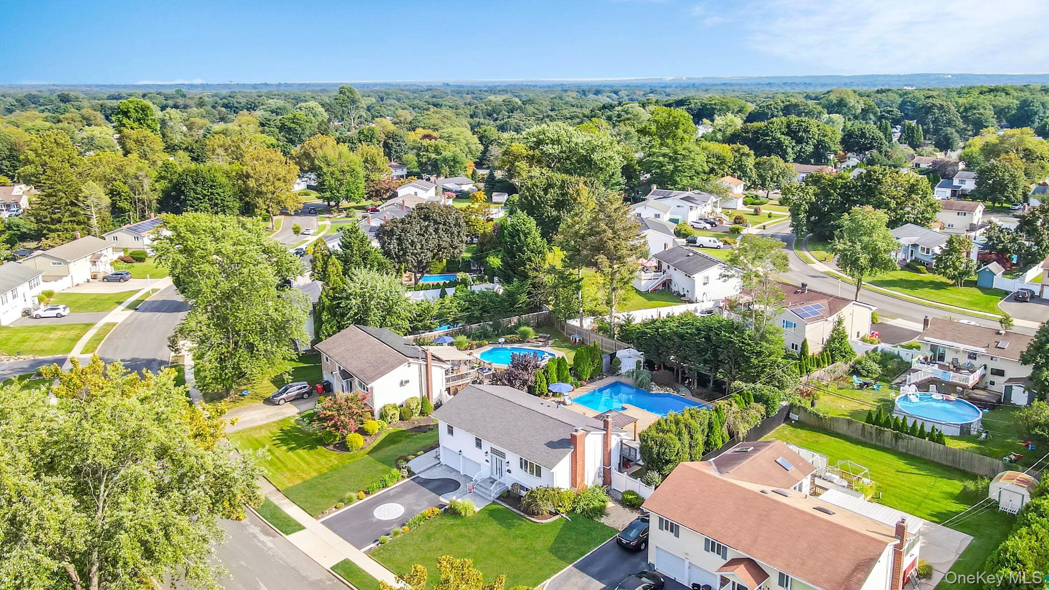 16 Dexter Lane, Kings Park, NY 11754