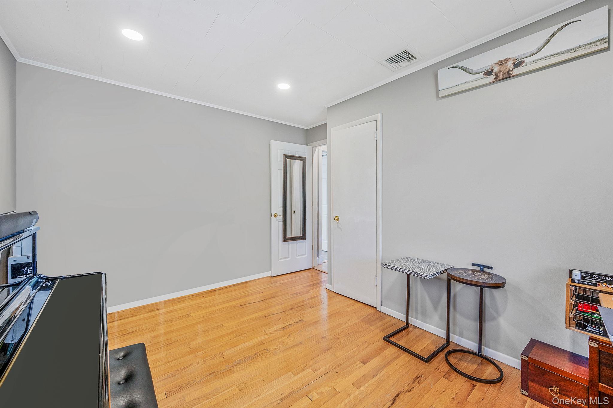 16 Dexter Lane, Kings Park, NY 11754