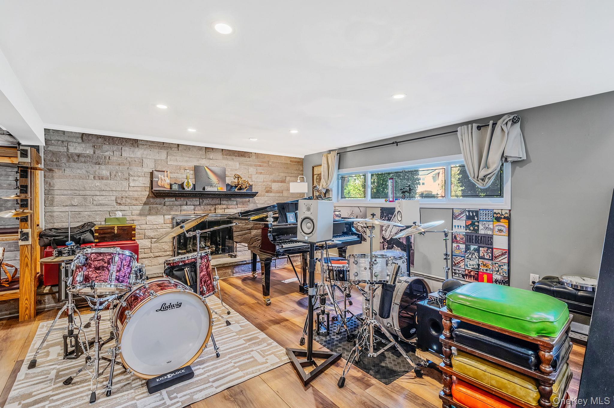 16 Dexter Lane, Kings Park, NY 11754