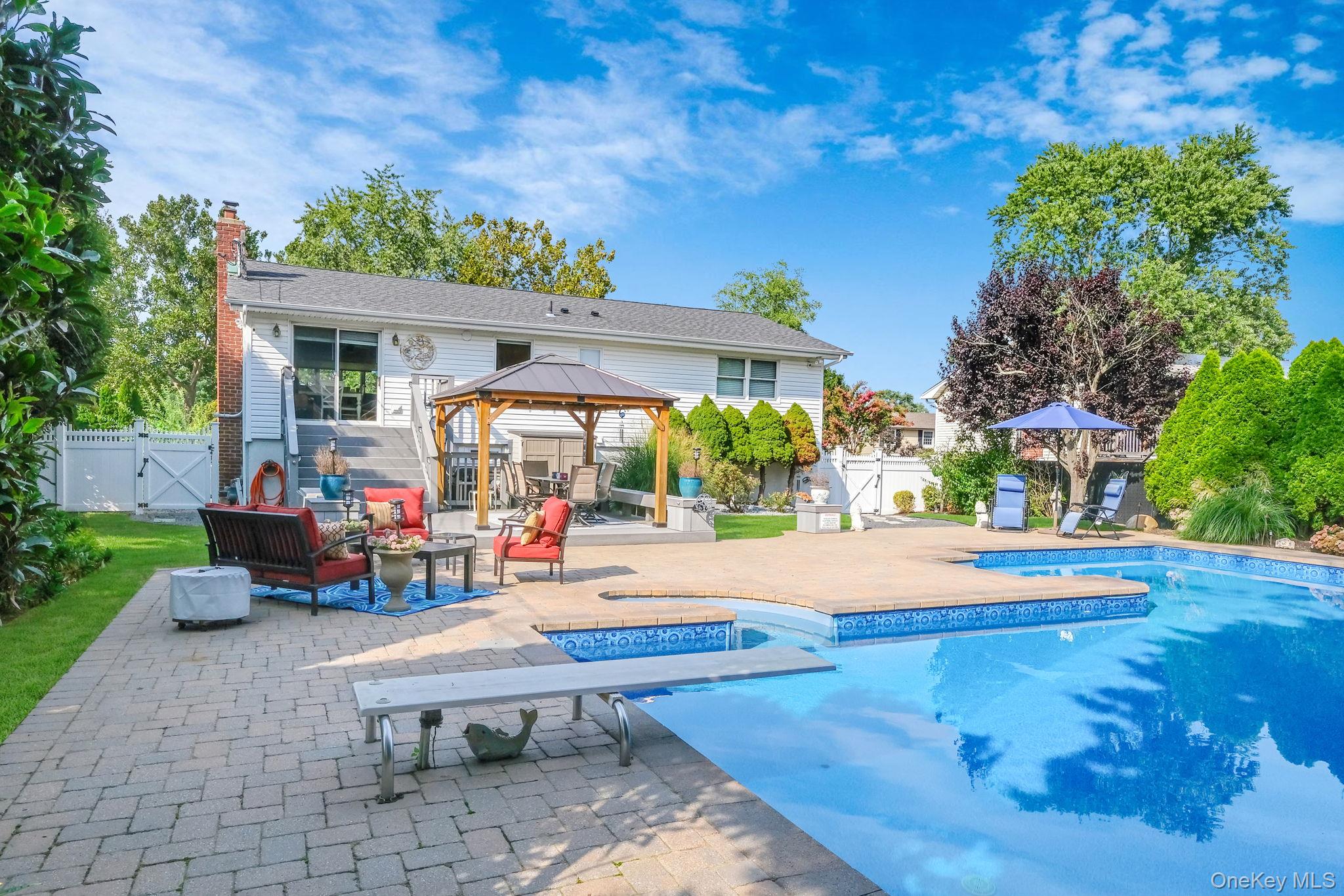 16 Dexter Lane, Kings Park, NY 11754