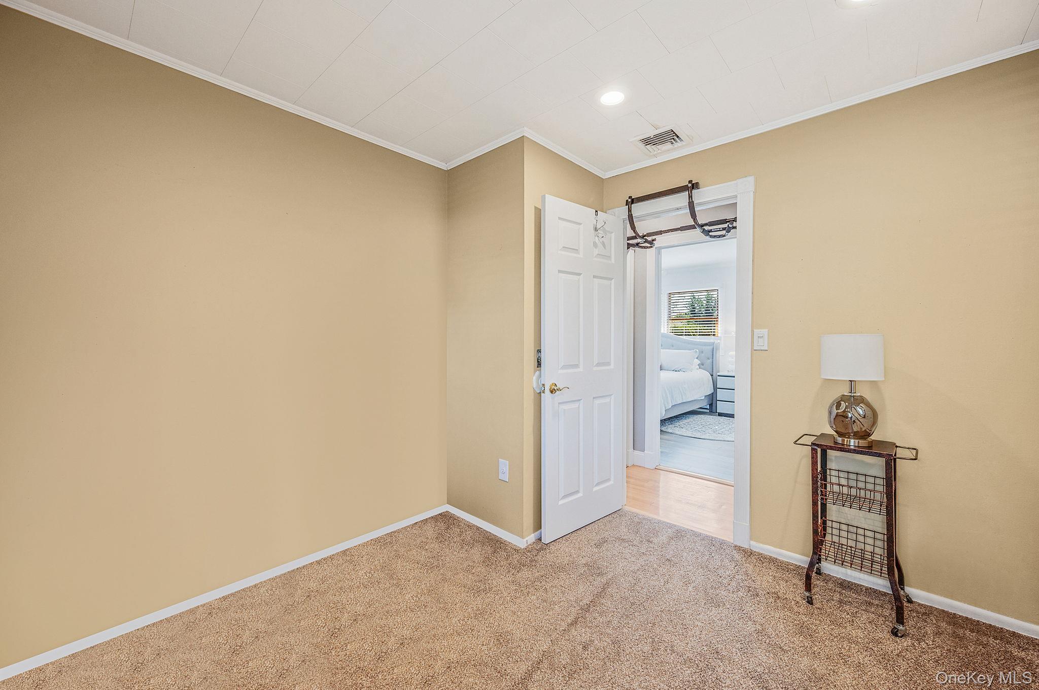 16 Dexter Lane, Kings Park, NY 11754