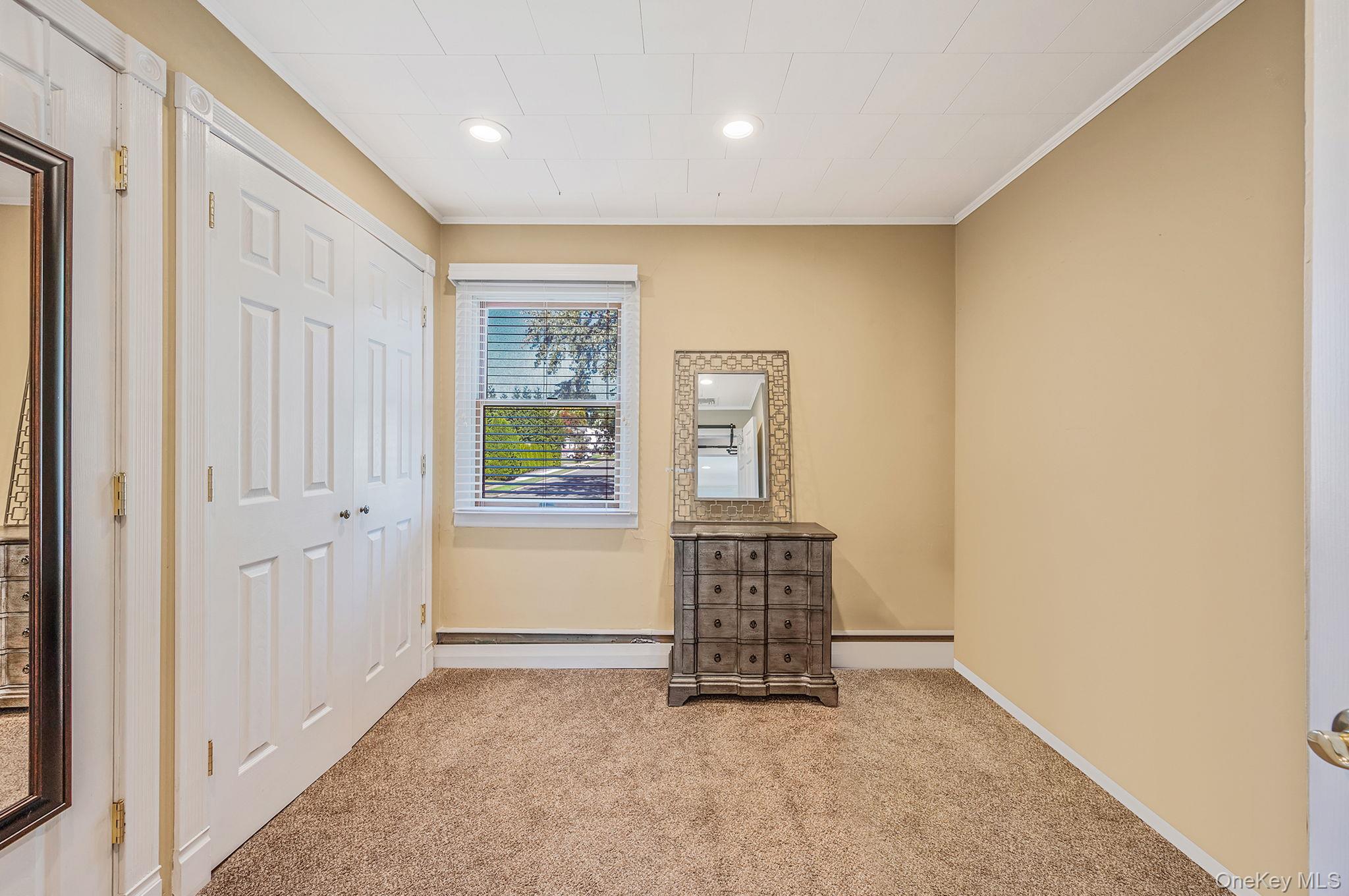 16 Dexter Lane, Kings Park, NY 11754