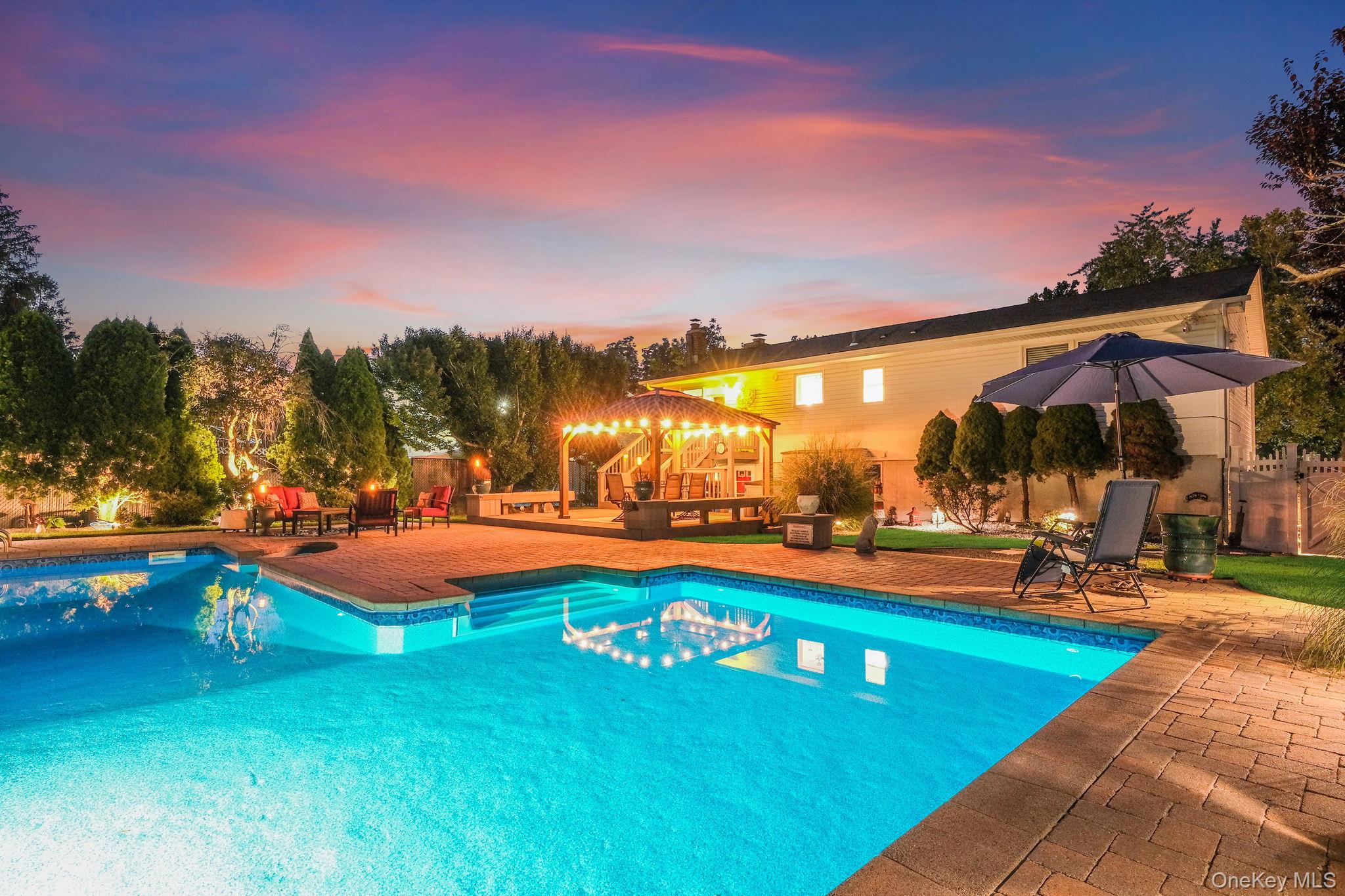 16 Dexter Lane, Kings Park, NY 11754