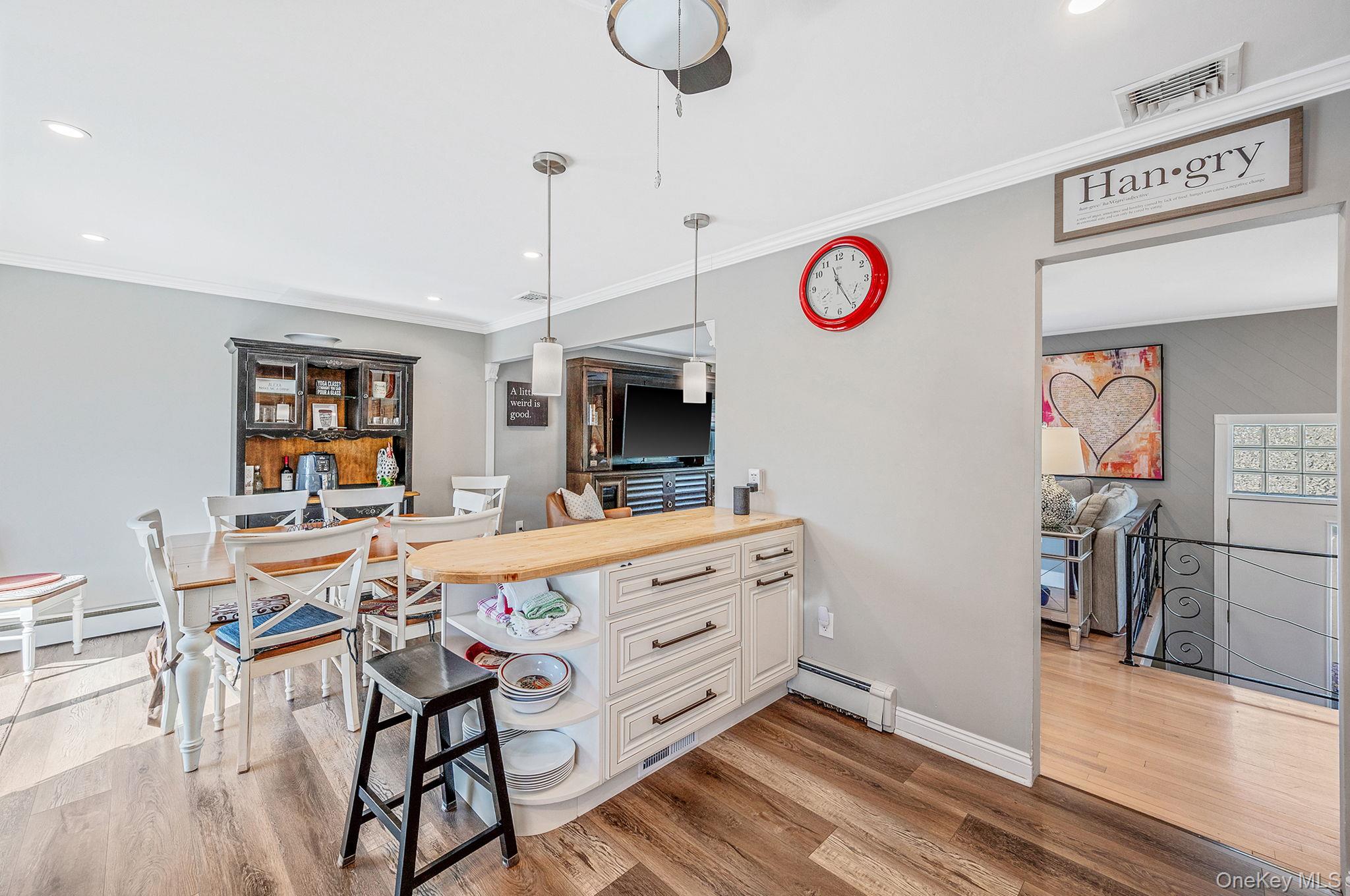 16 Dexter Lane, Kings Park, NY 11754