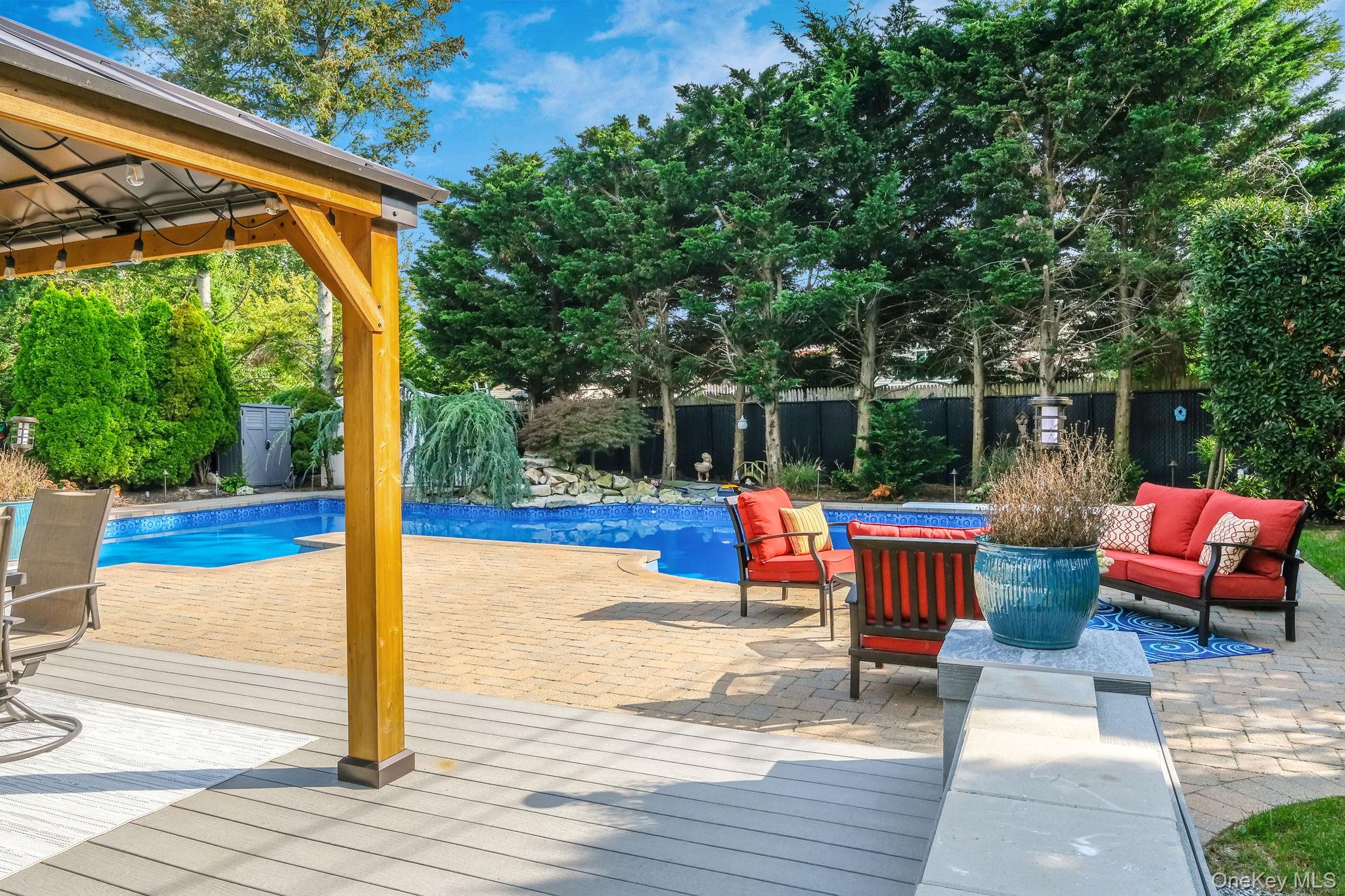 16 Dexter Lane, Kings Park, NY 11754