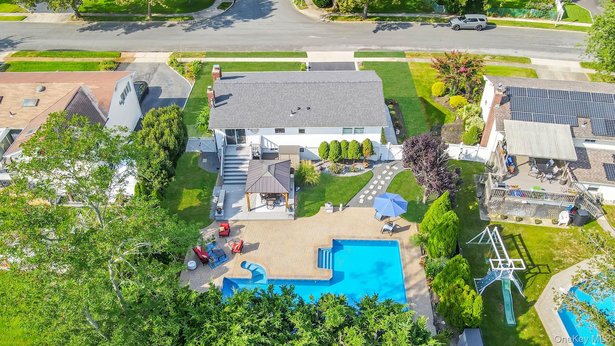 16 Dexter Lane, Kings Park, NY 11754