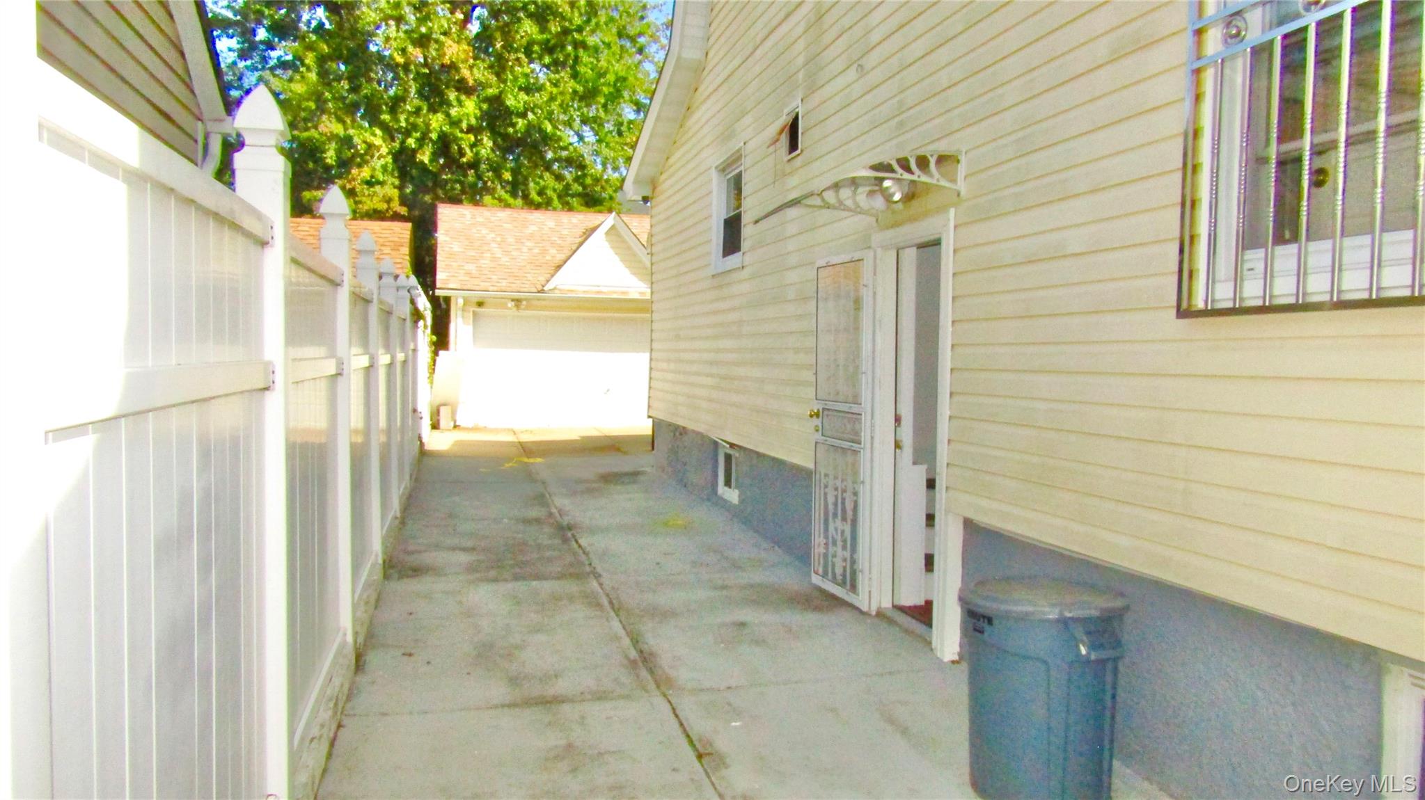 10411 200th Street, Saint Albans, NY 11412