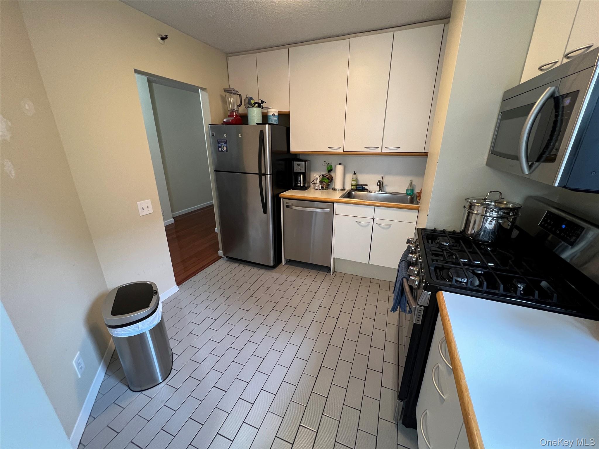 10 Cottage Place # 4F, White Plains, NY 10601