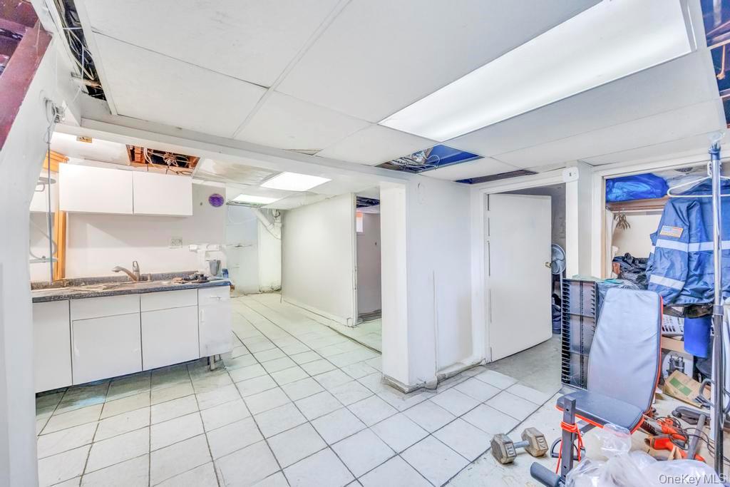 36 Farrington Avenue, Bay Shore, NY 11706