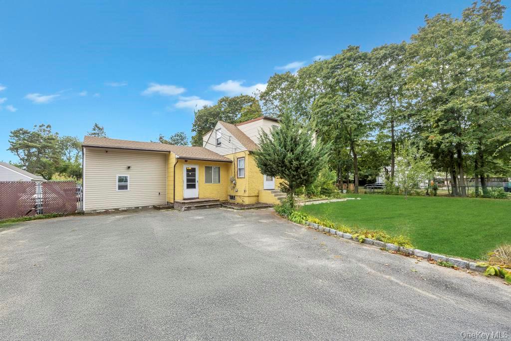 36 Farrington Avenue, Bay Shore, NY 11706