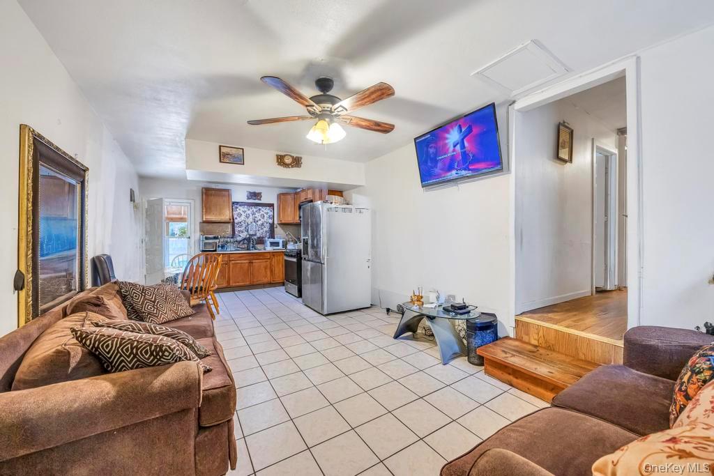 36 Farrington Avenue, Bay Shore, NY 11706