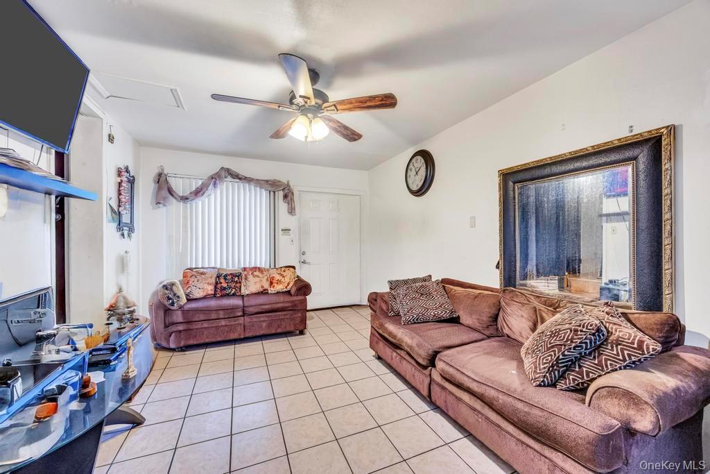 36 Farrington Avenue, Bay Shore, NY 11706