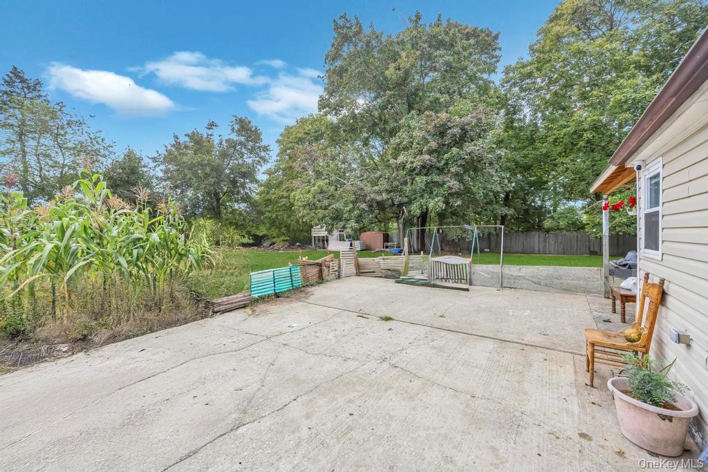 36 Farrington Avenue, Bay Shore, NY 11706