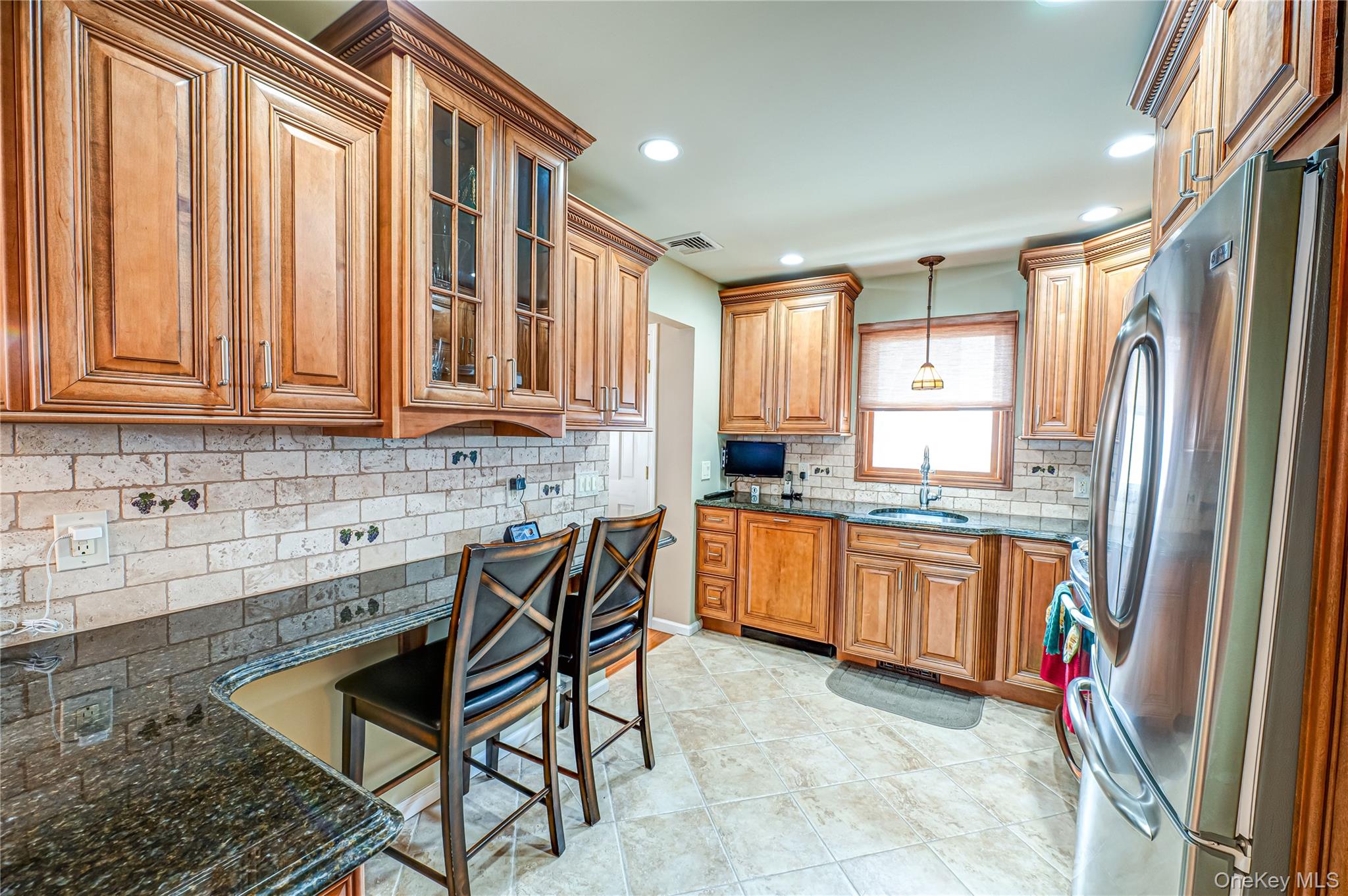 35 Roosevelt Avenue, Malverne, NY 11565