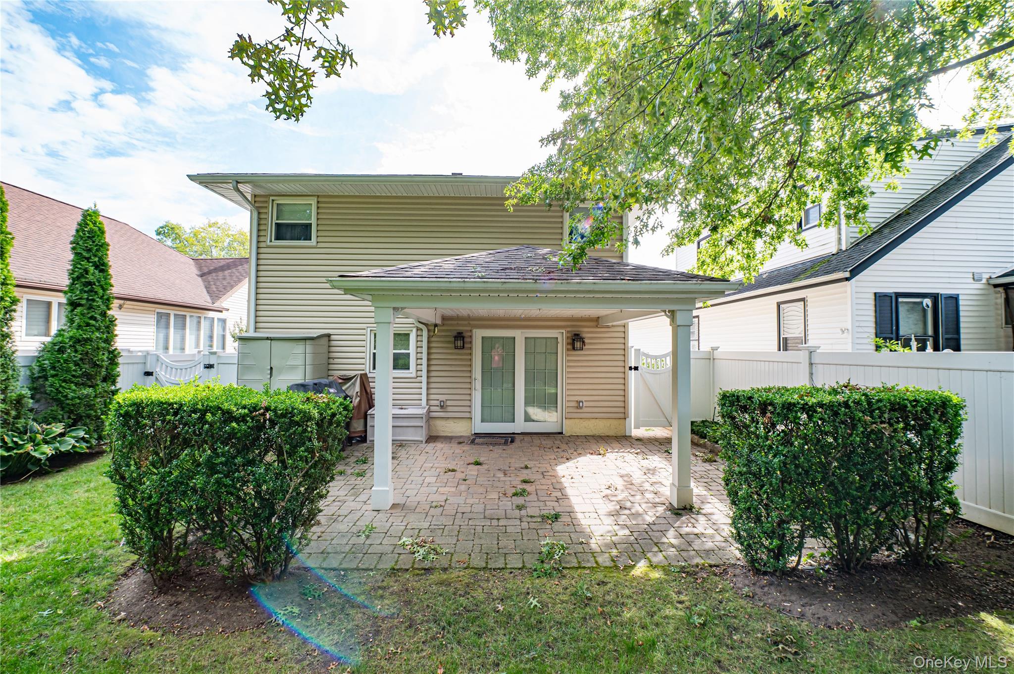 35 Roosevelt Avenue, Malverne, NY 11565