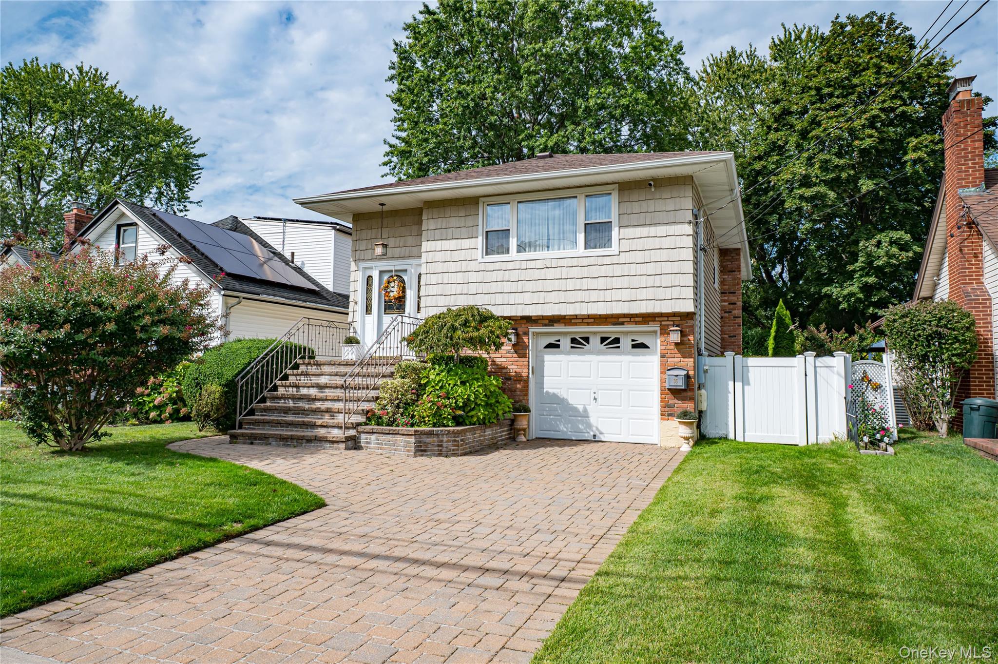 35 Roosevelt Avenue, Malverne, NY 11565