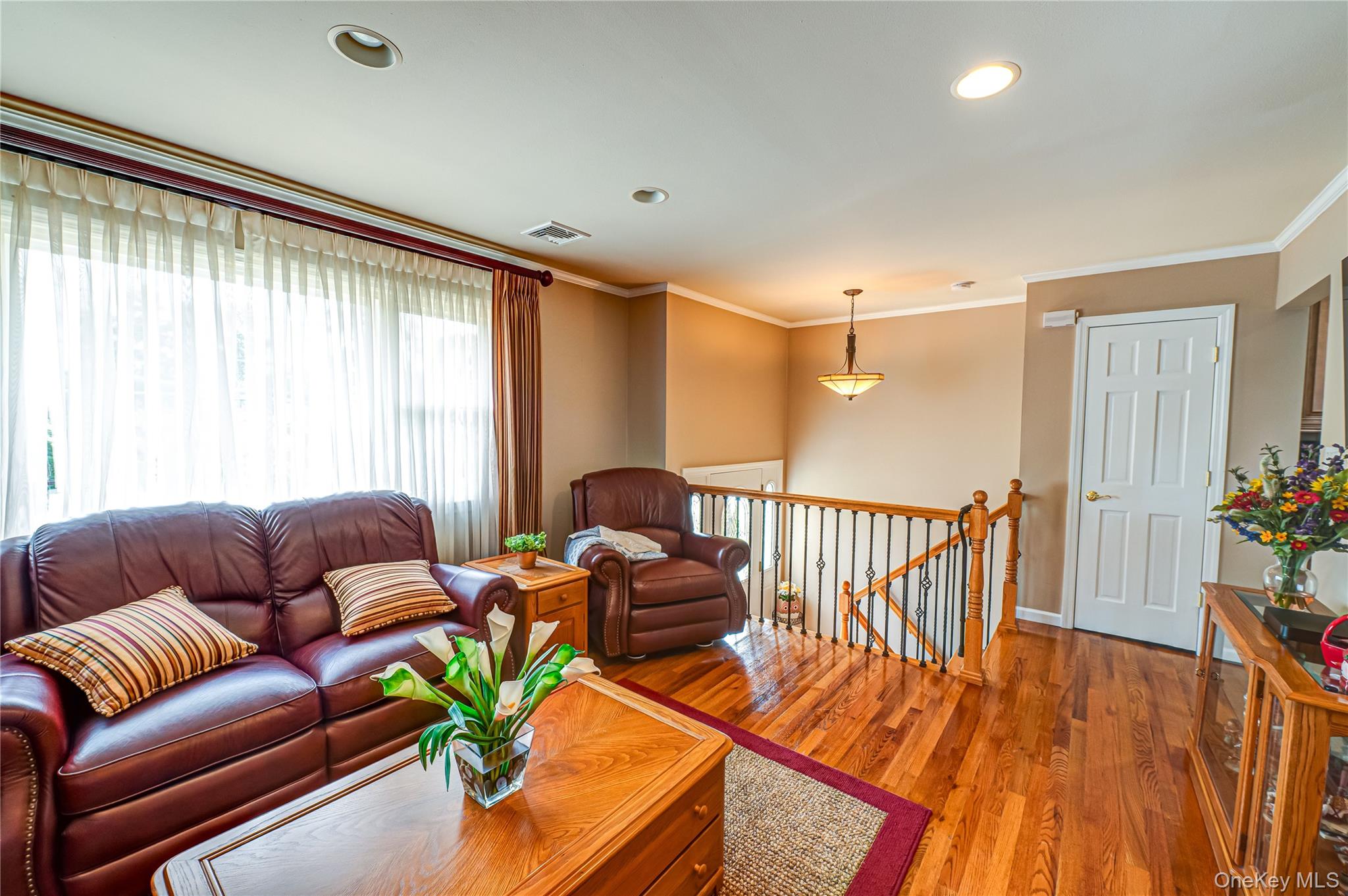 35 Roosevelt Avenue, Malverne, NY 11565