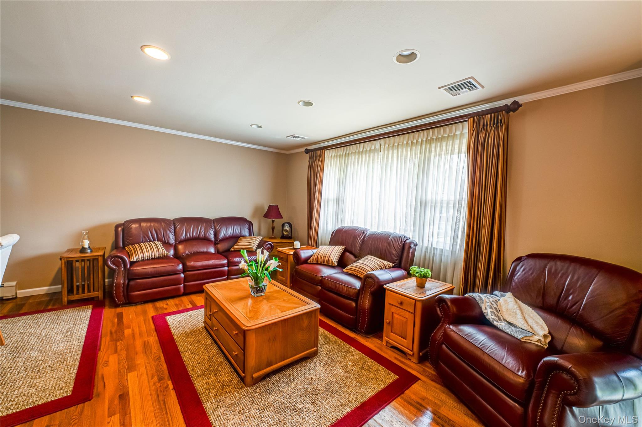 35 Roosevelt Avenue, Malverne, NY 11565