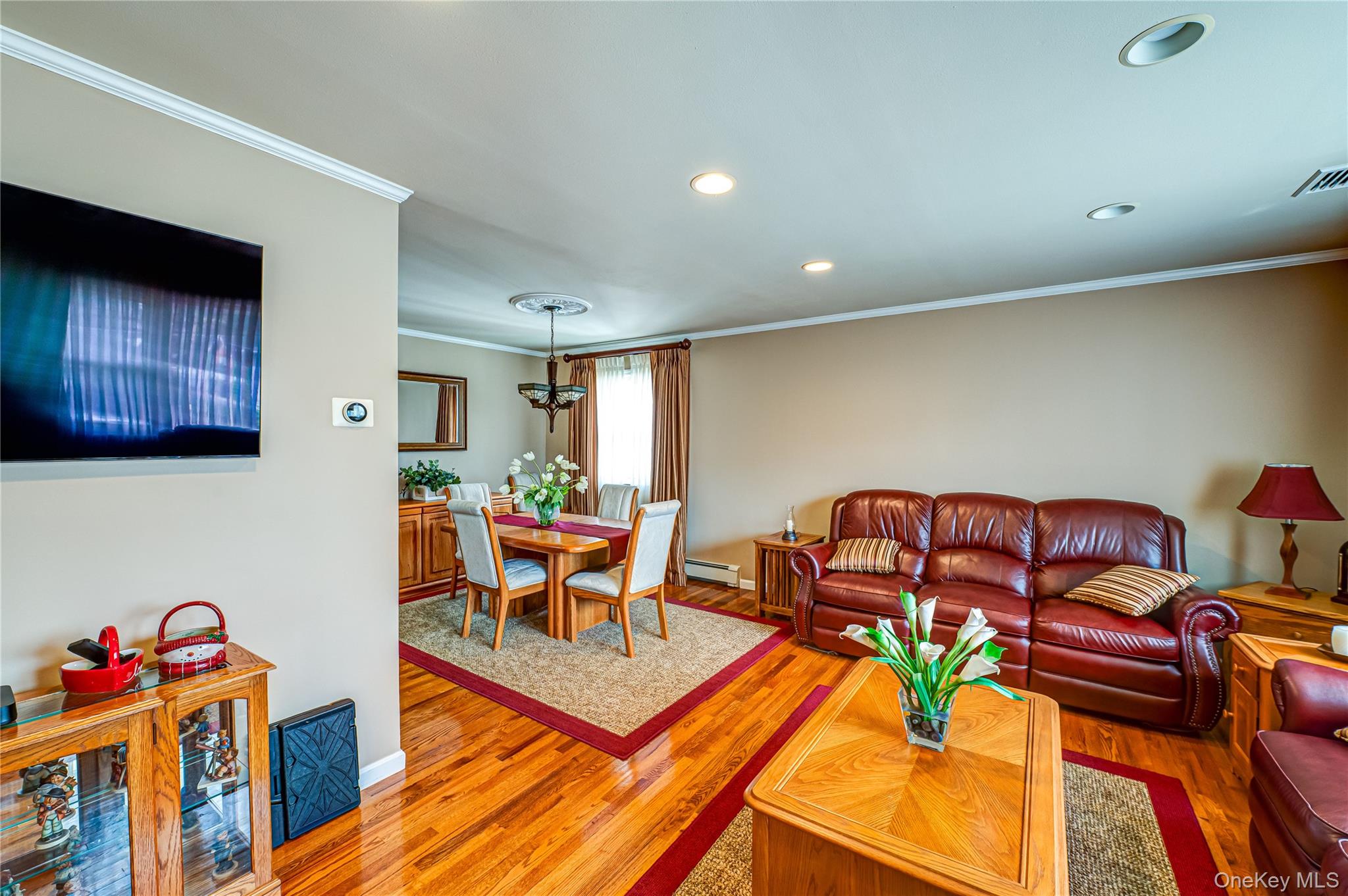 35 Roosevelt Avenue, Malverne, NY 11565